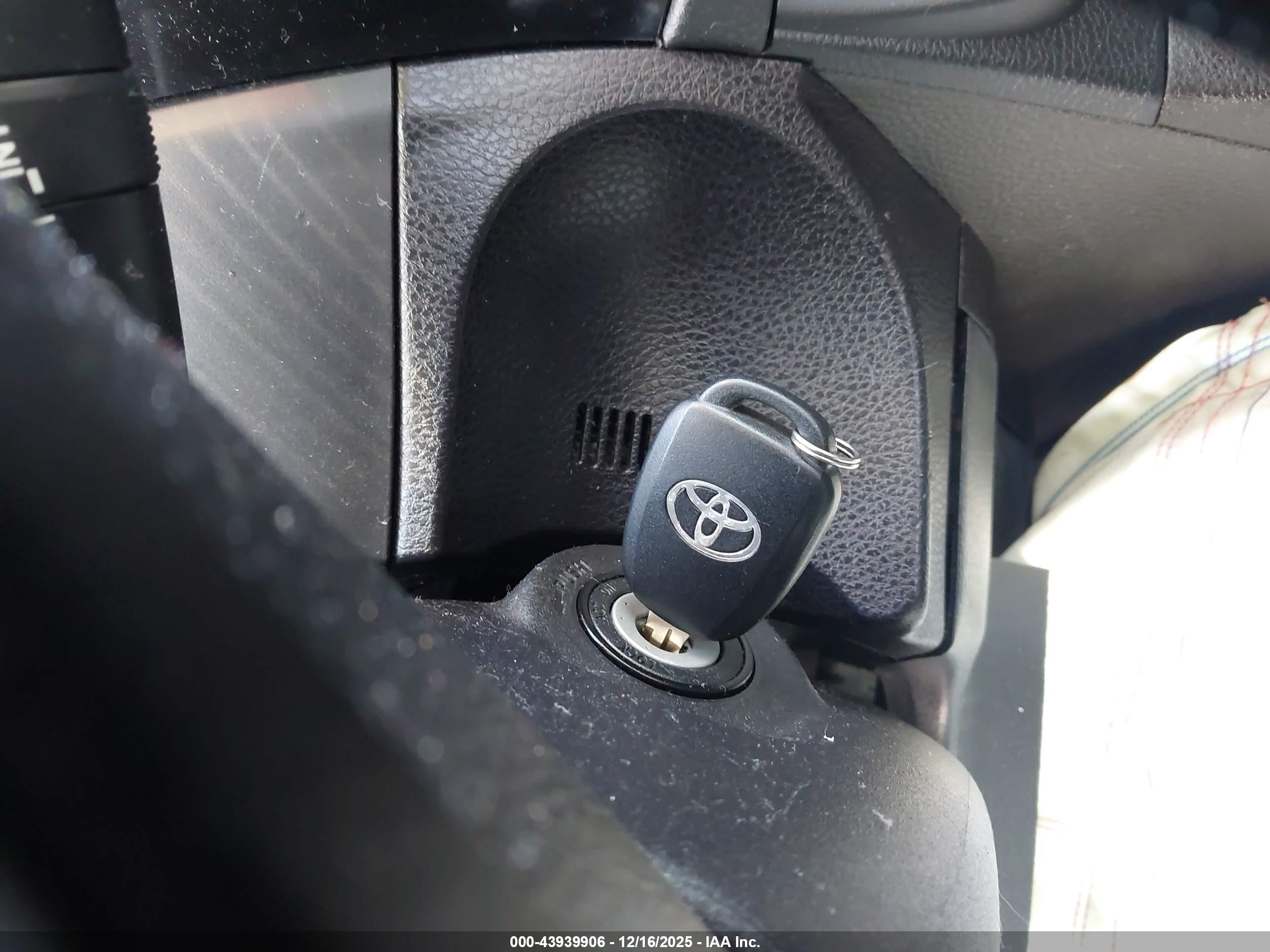 TOYOTA COROLLA image 11