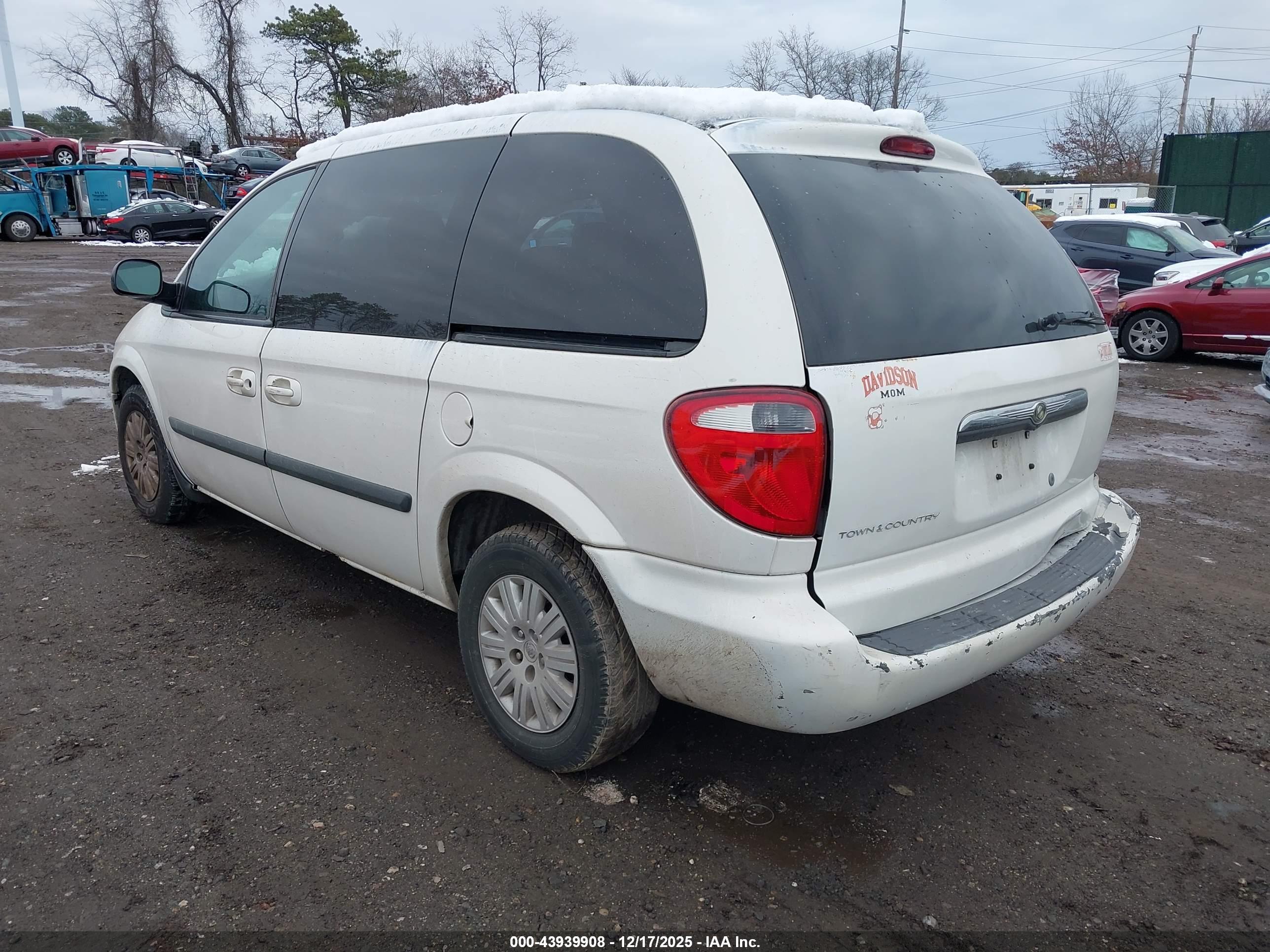 CHRYSLER TOWN image 3