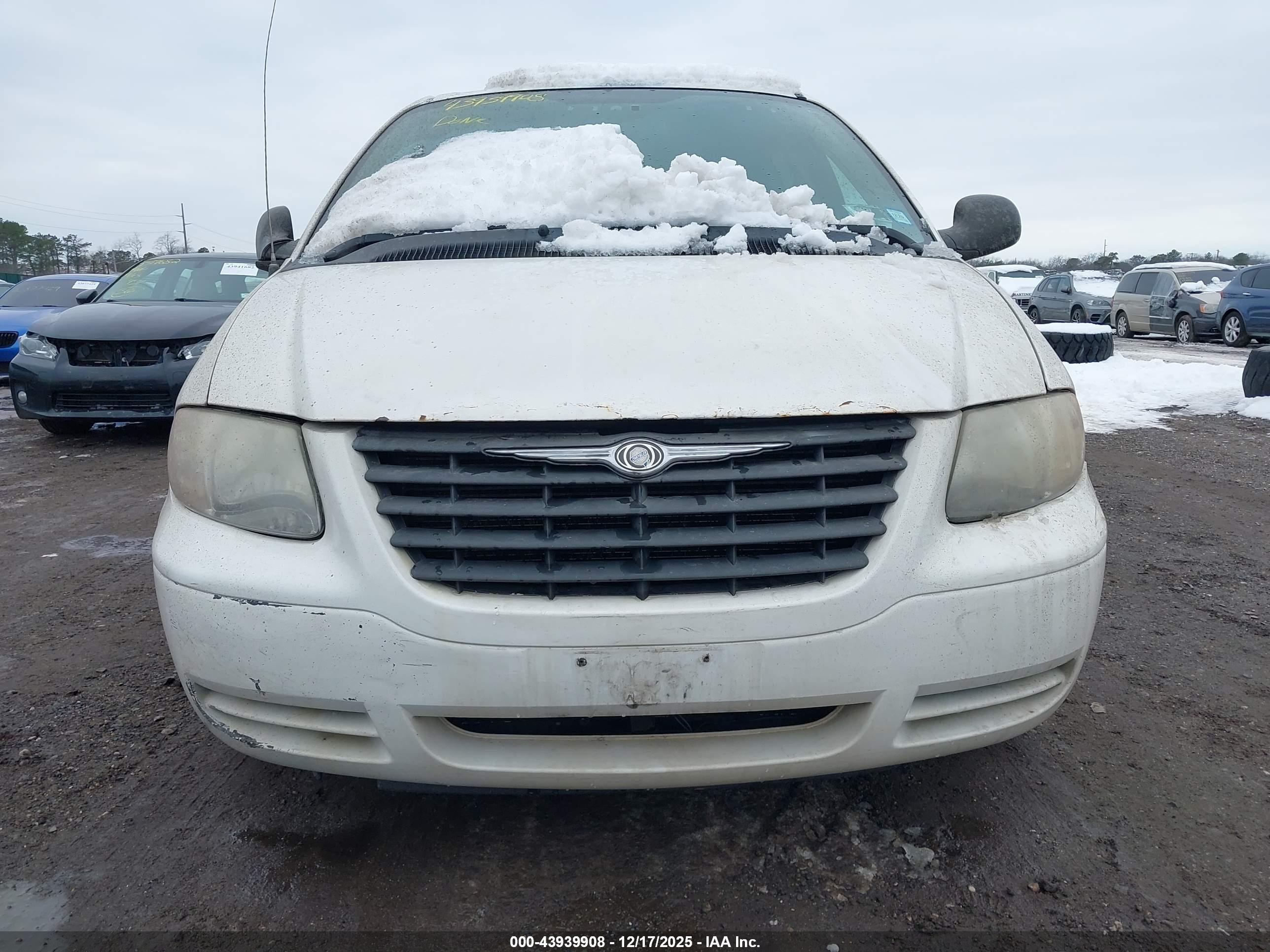 CHRYSLER TOWN image 6