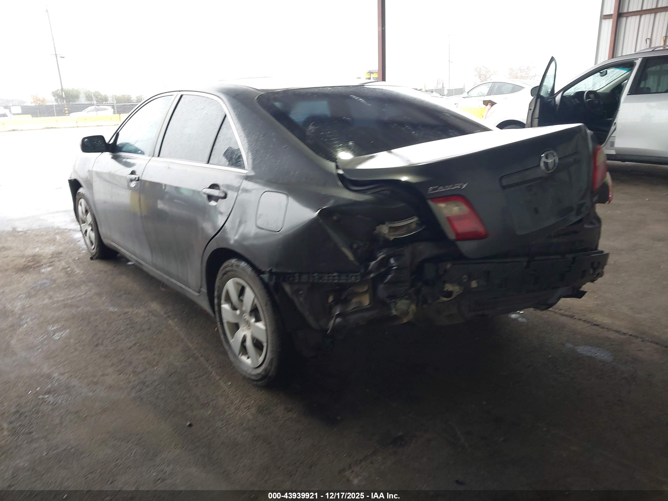 TOYOTA CAMRY image 3