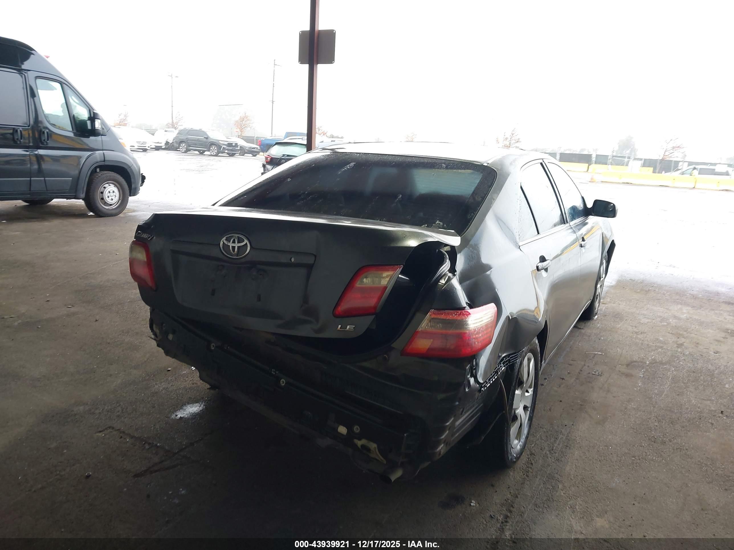 TOYOTA CAMRY image 4