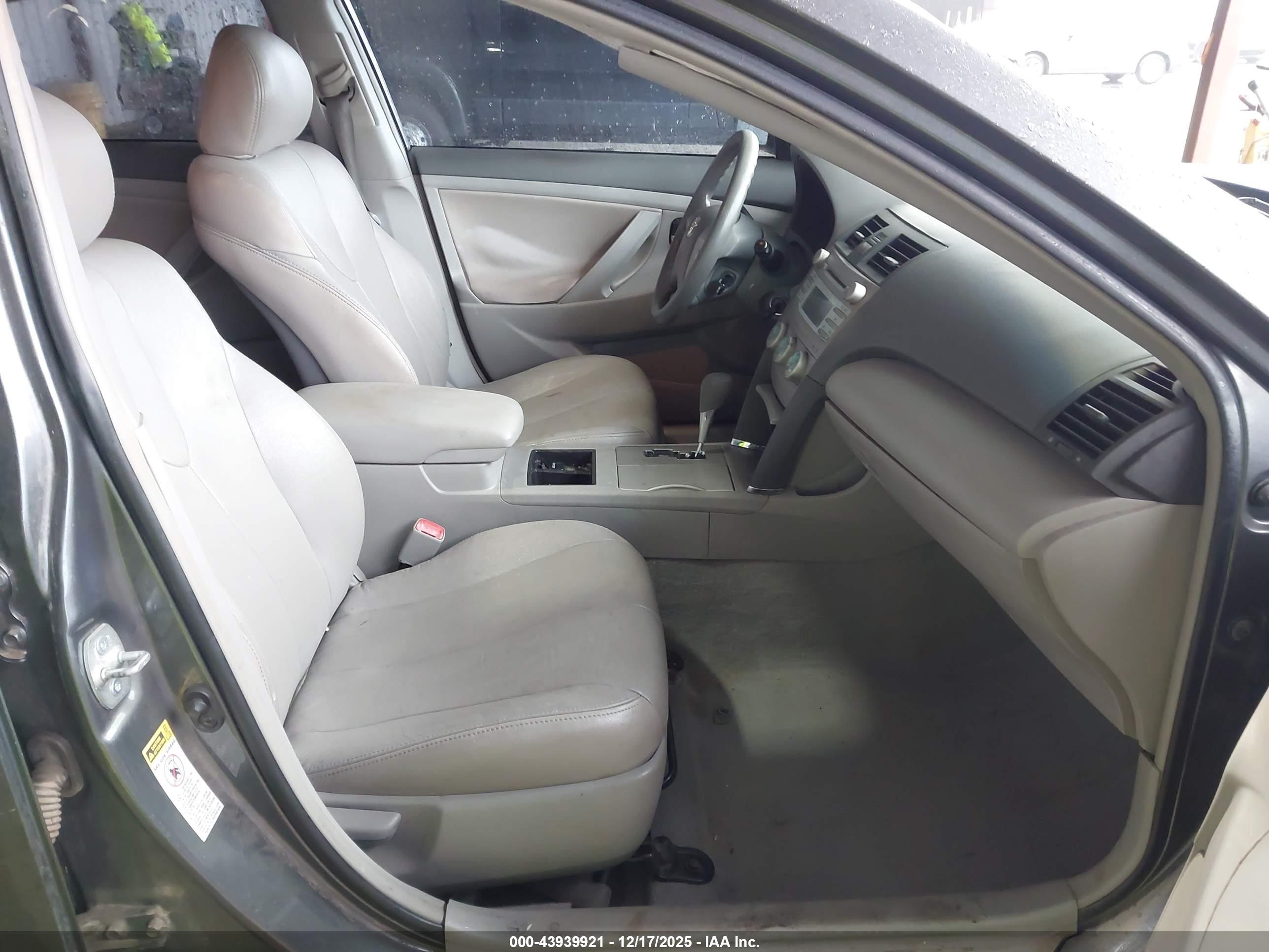 TOYOTA CAMRY image 5