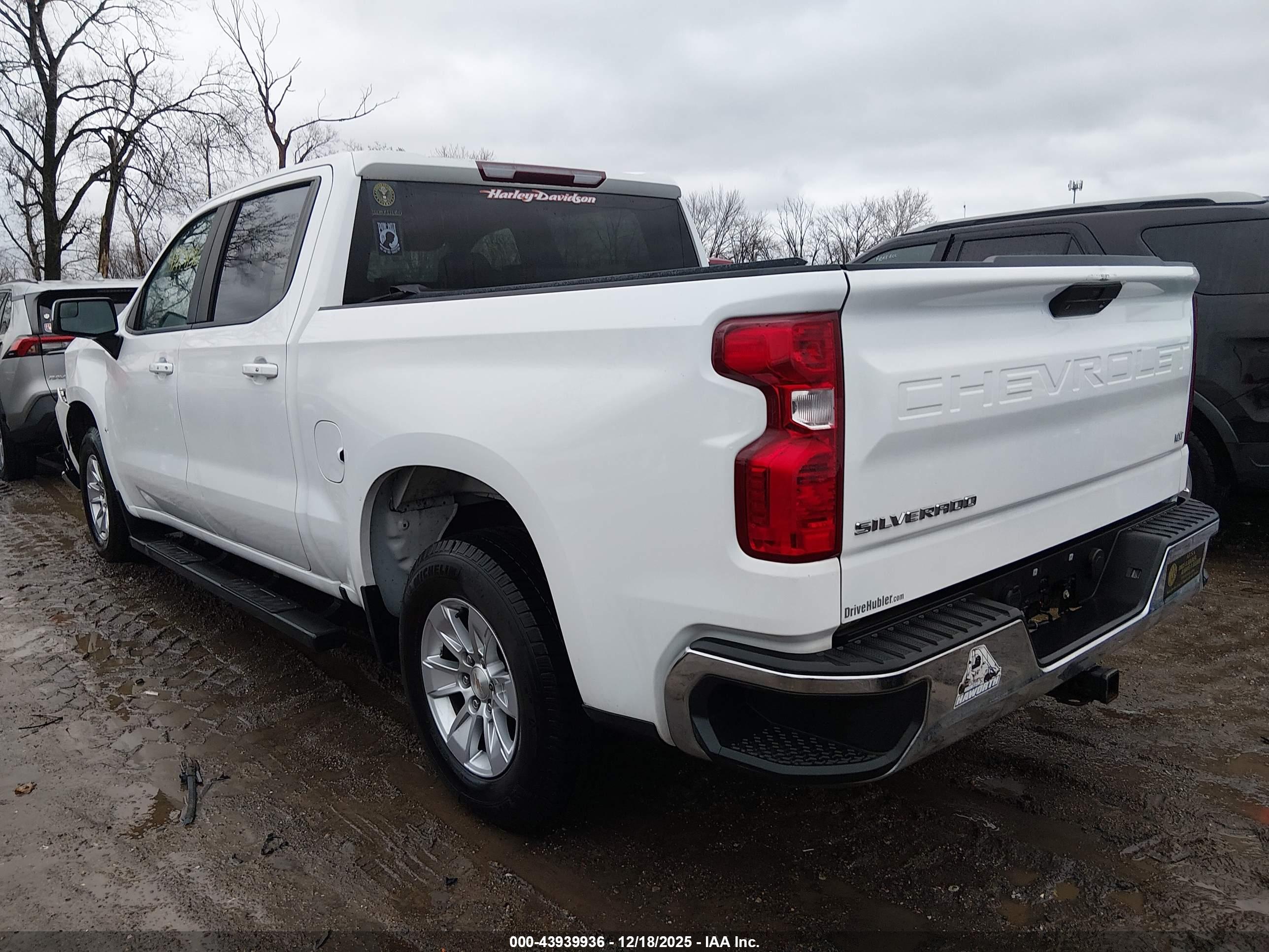 CHEVROLET SILVERADO image 3