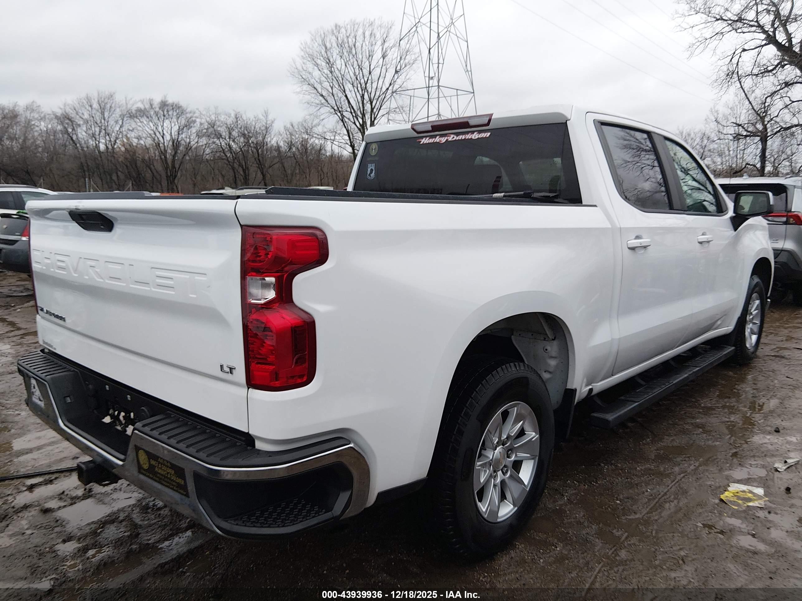 CHEVROLET SILVERADO image 4