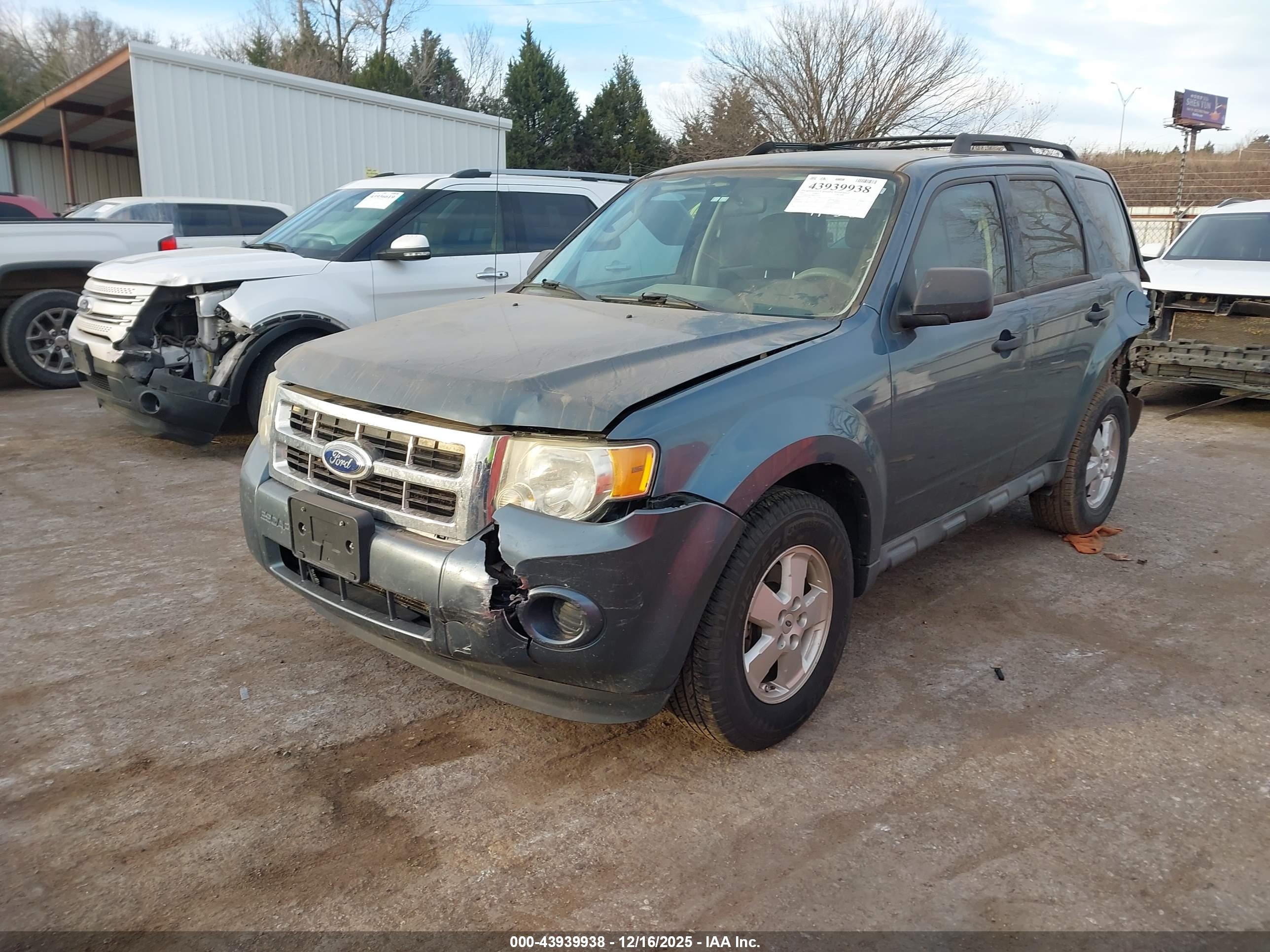 FORD ESCAPE image 2
