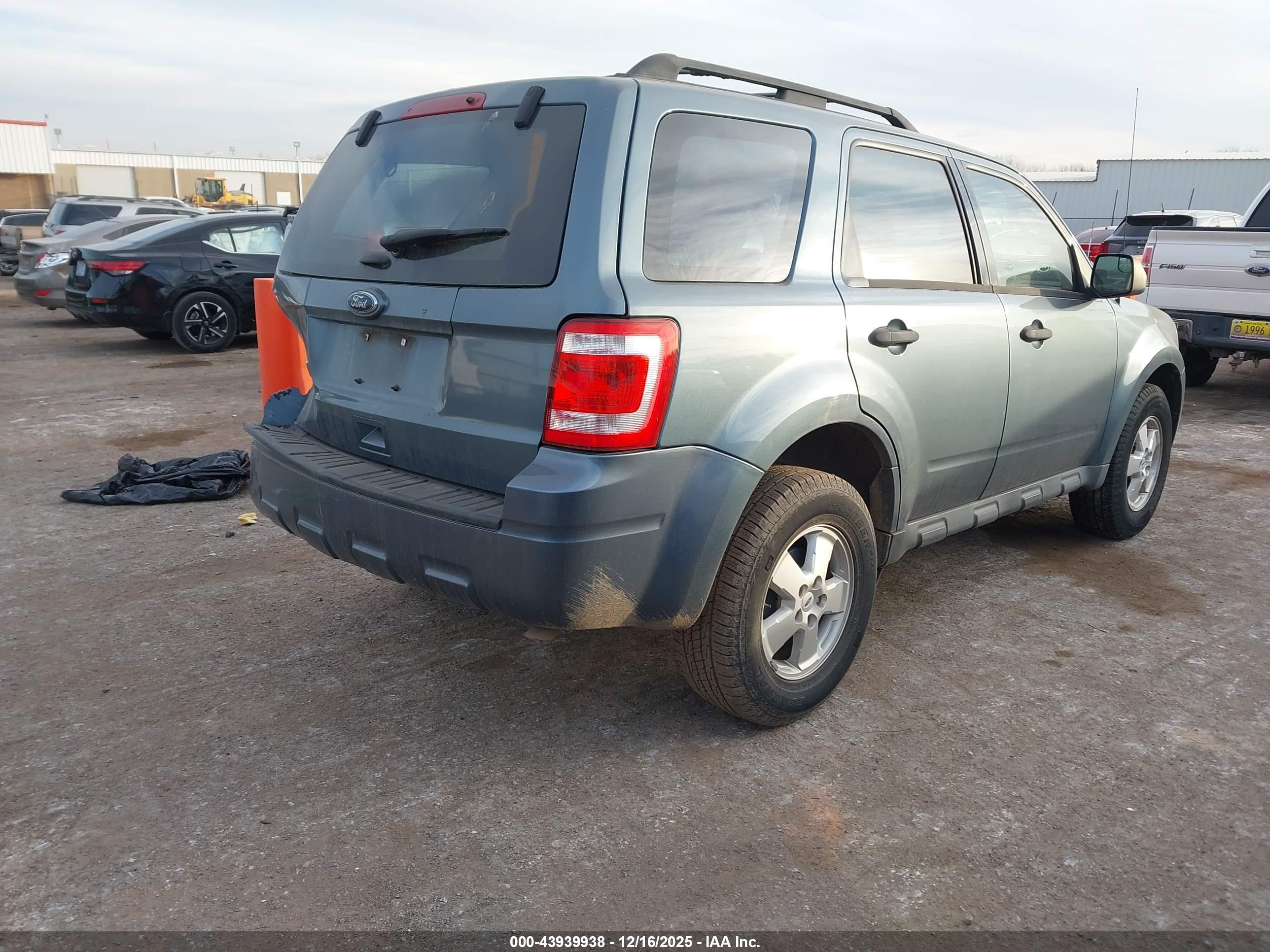 FORD ESCAPE image 4