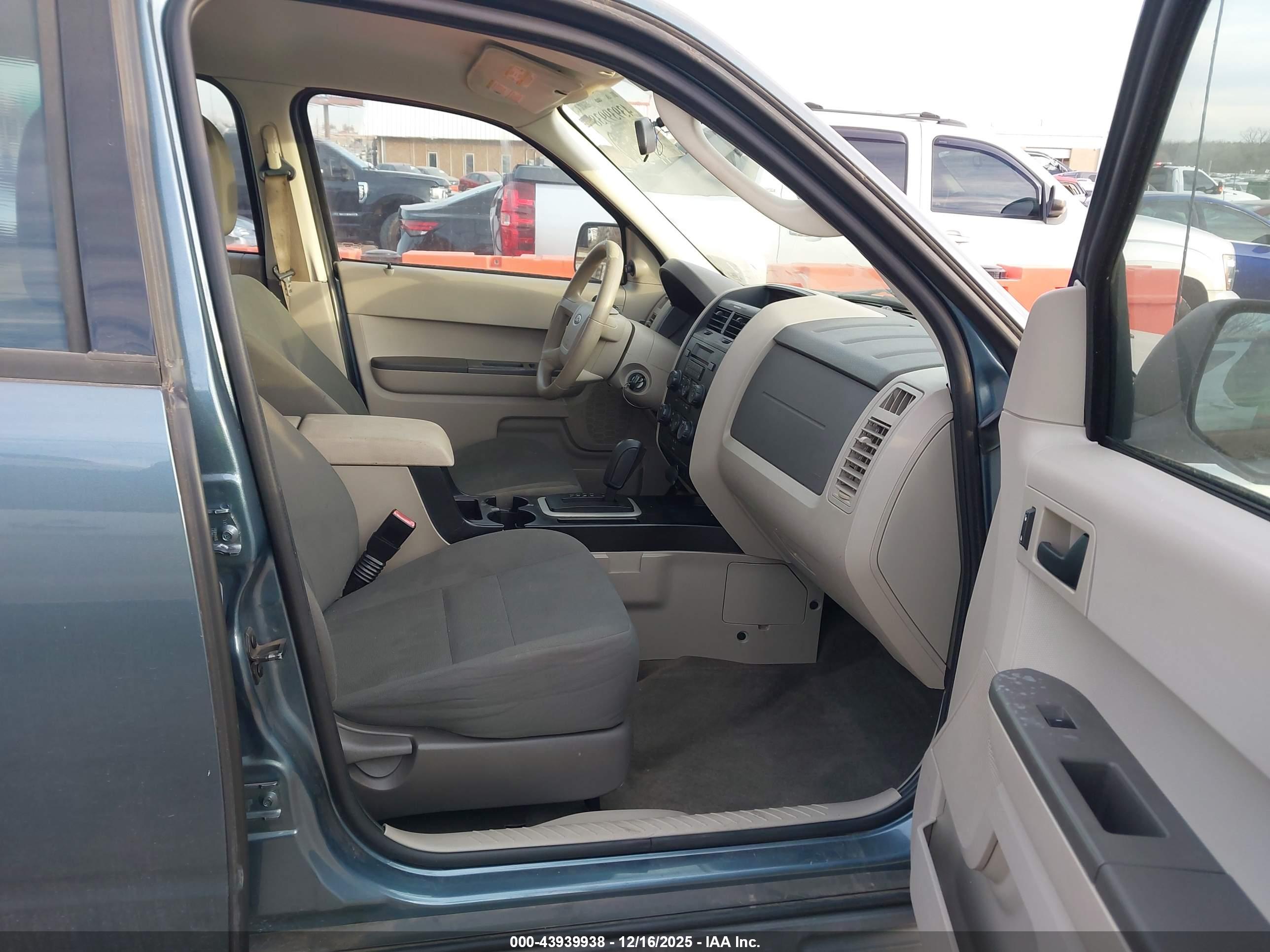 FORD ESCAPE image 5