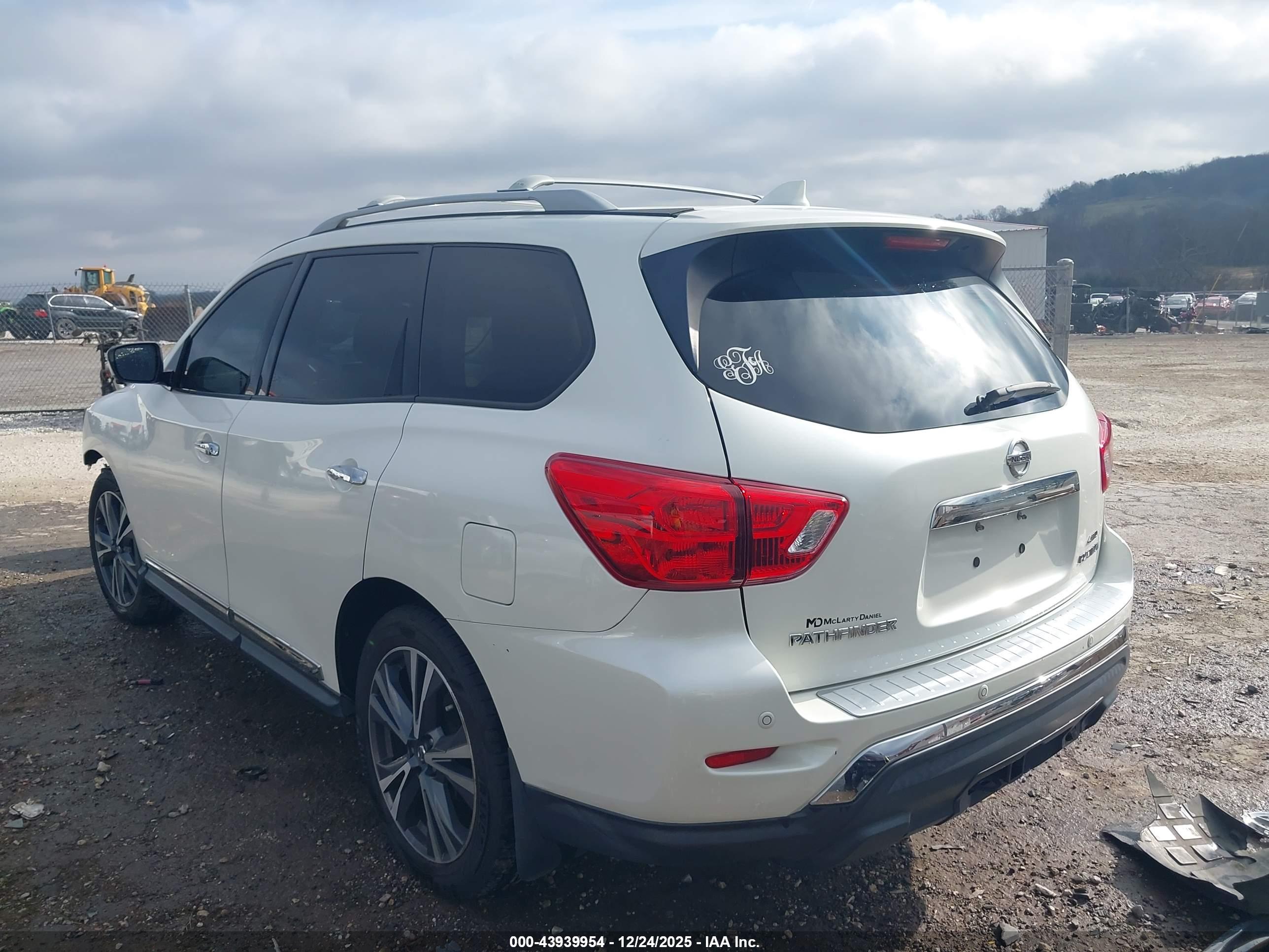 NISSAN PATHFINDER image 3