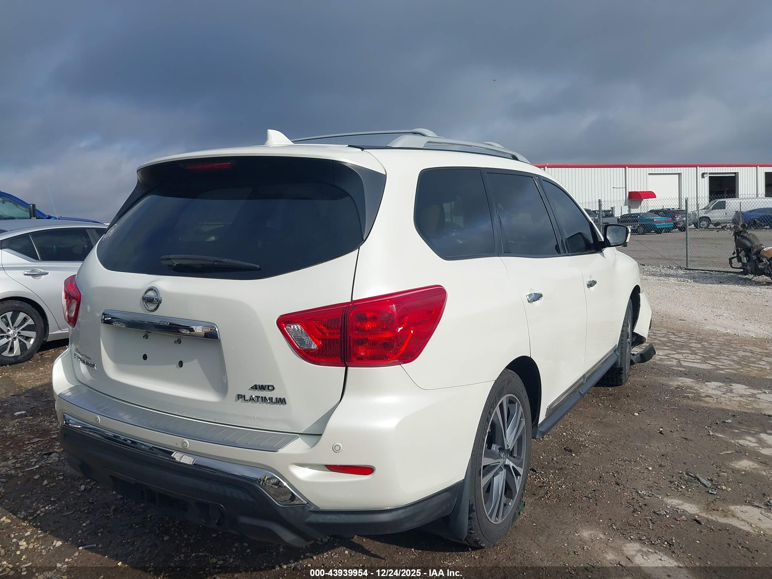 NISSAN PATHFINDER image 4