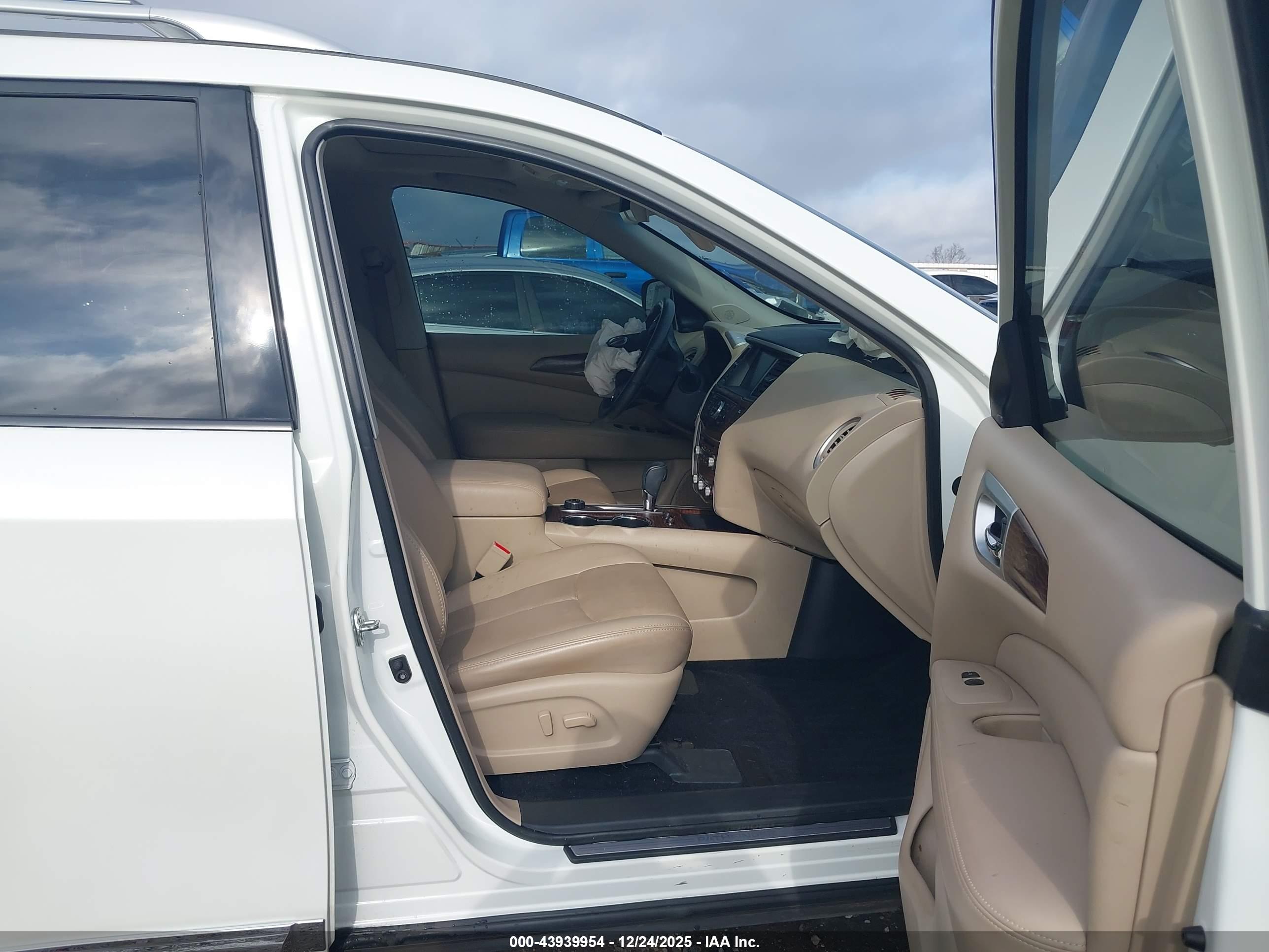 NISSAN PATHFINDER image 5