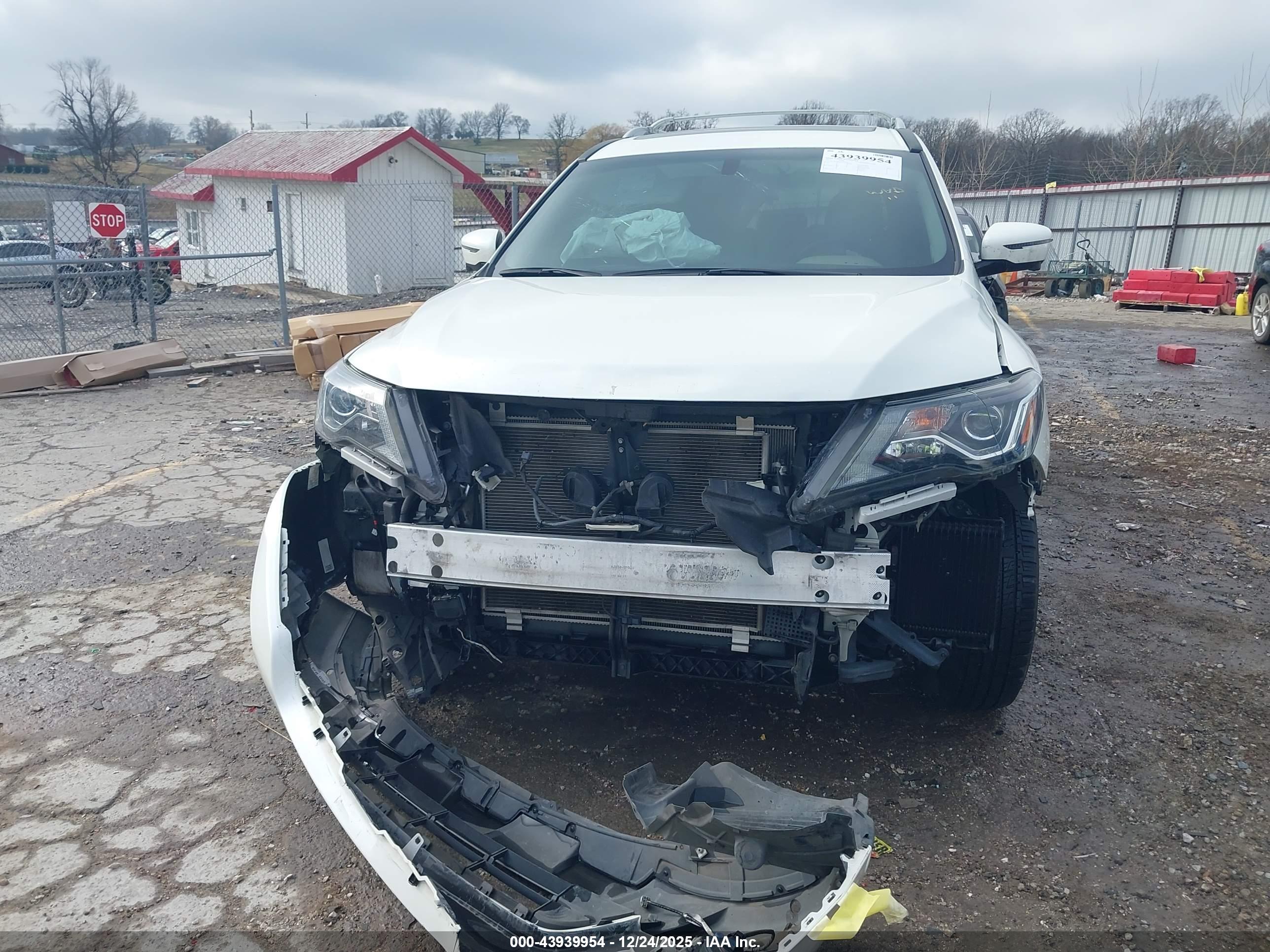 NISSAN PATHFINDER image 6