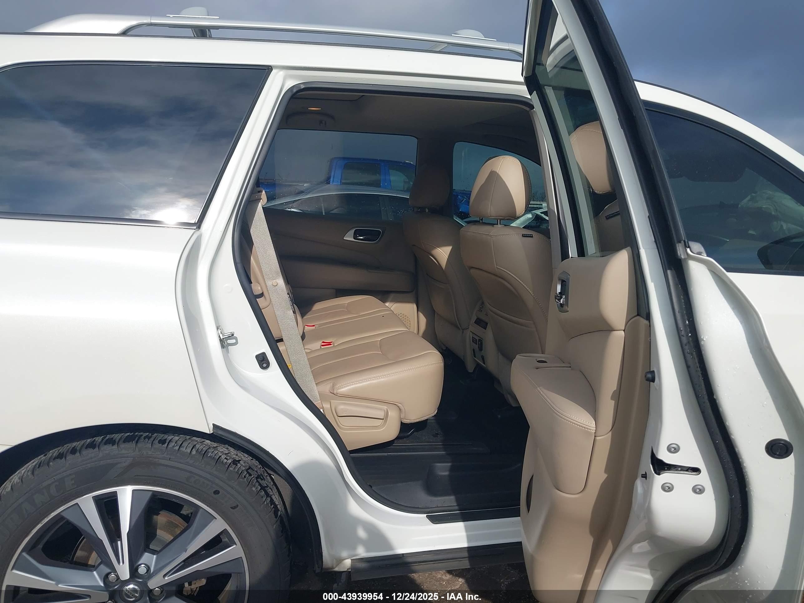 NISSAN PATHFINDER image 8