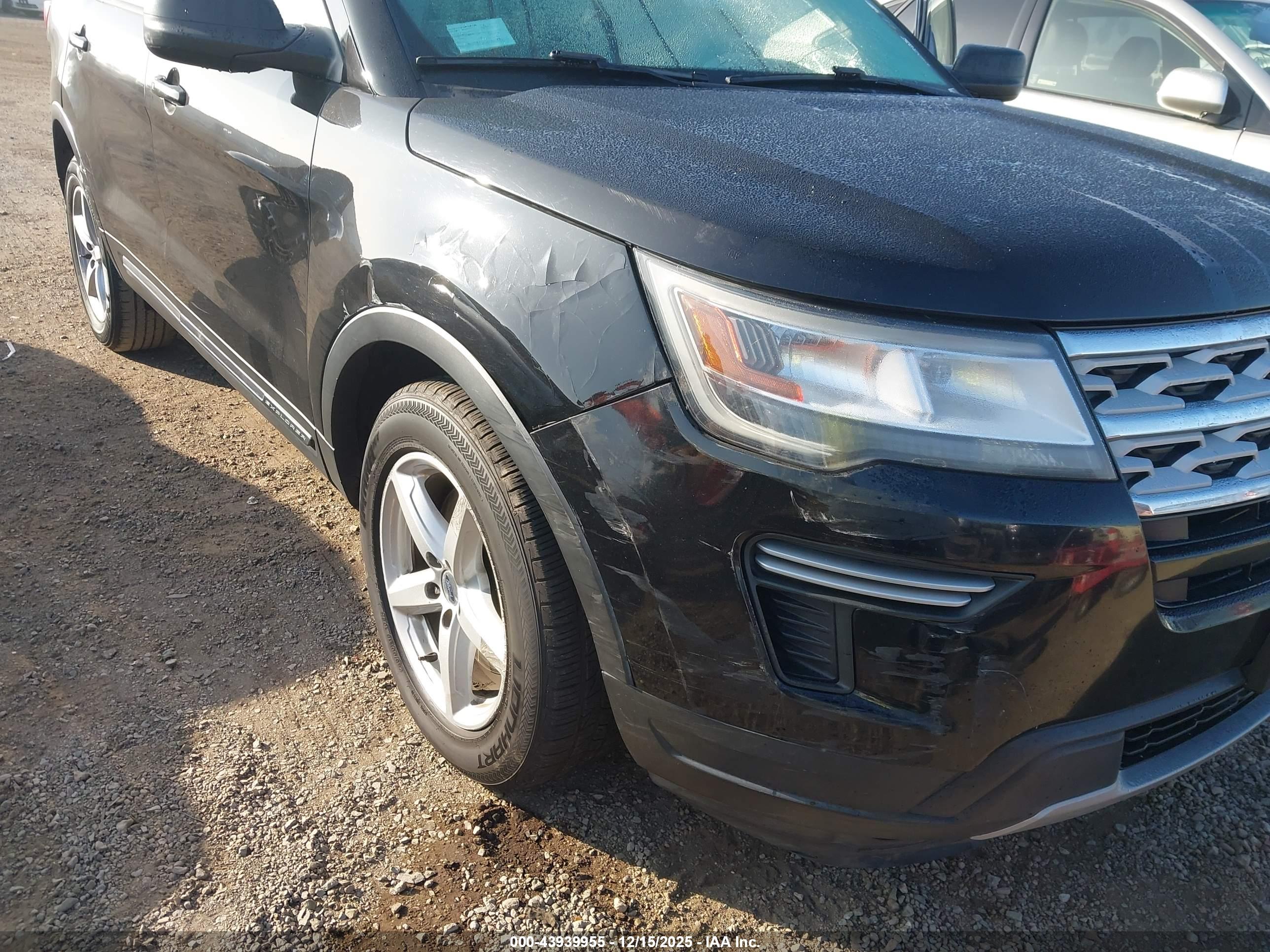 FORD EXPLORER image 6