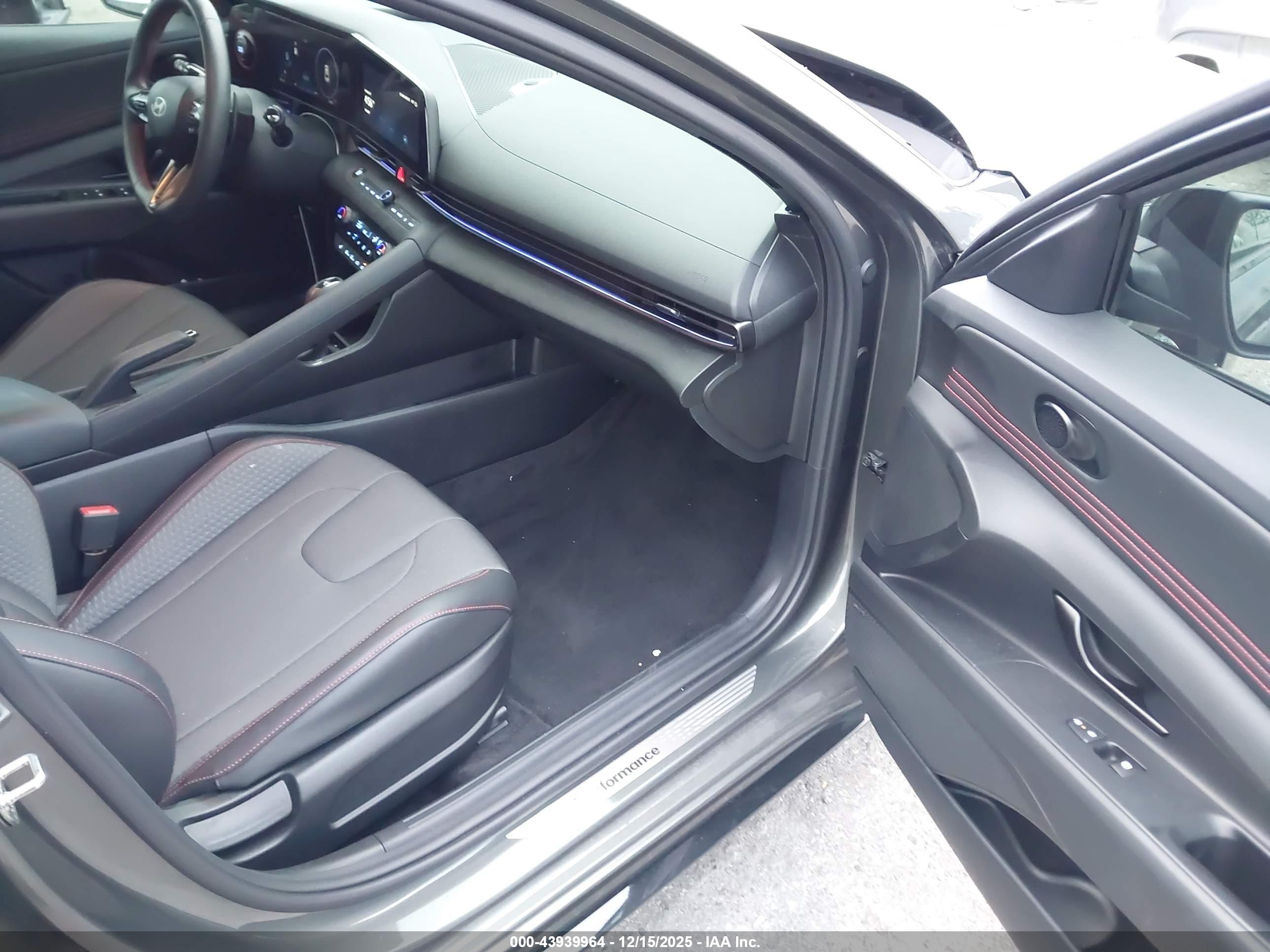 HYUNDAI ELANTRA image 5