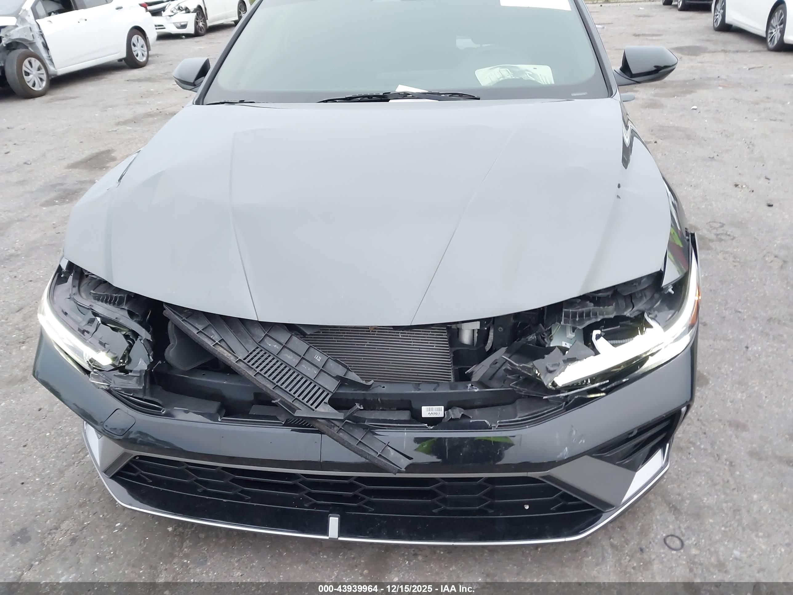 HYUNDAI ELANTRA image 6