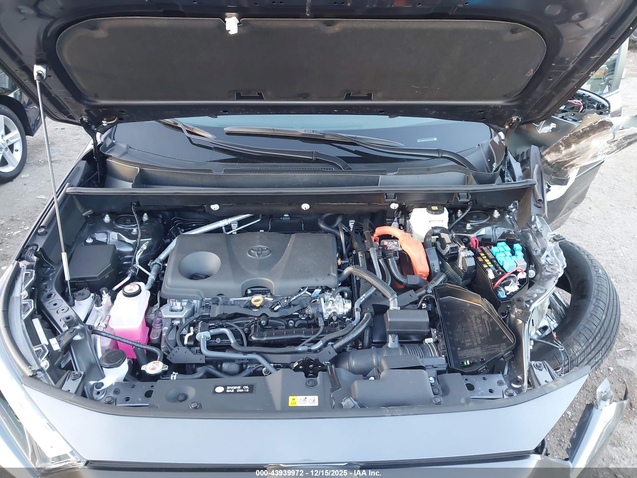 TOYOTA RAV4 image 10