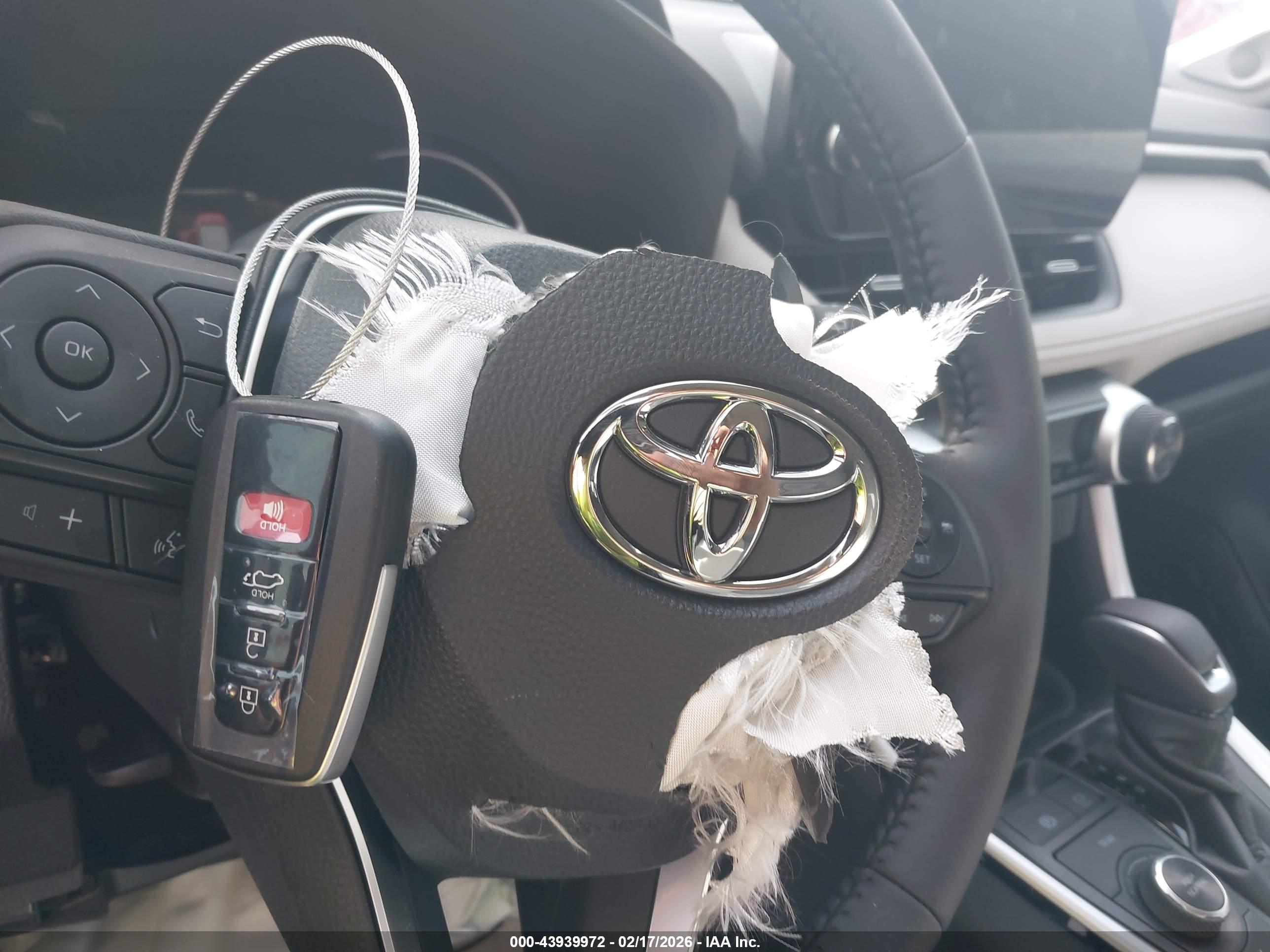 TOYOTA RAV4 image 11