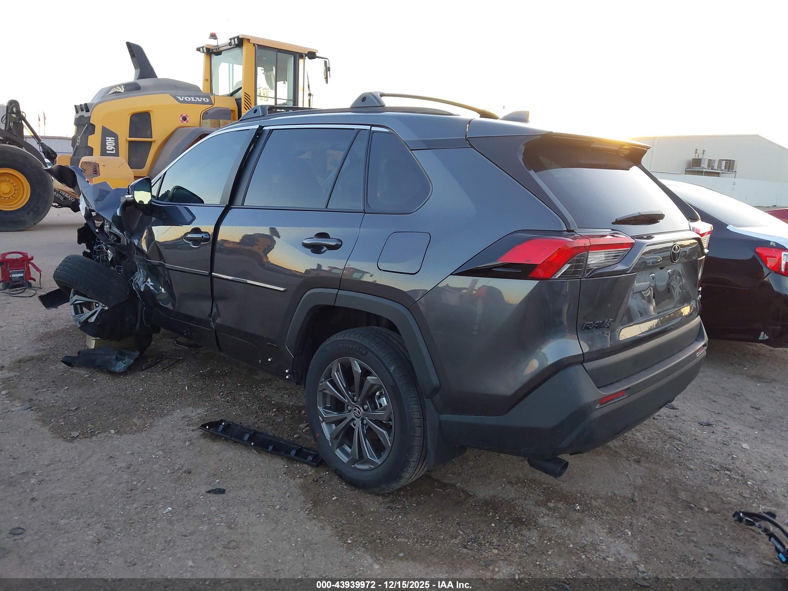 TOYOTA RAV4 image 3