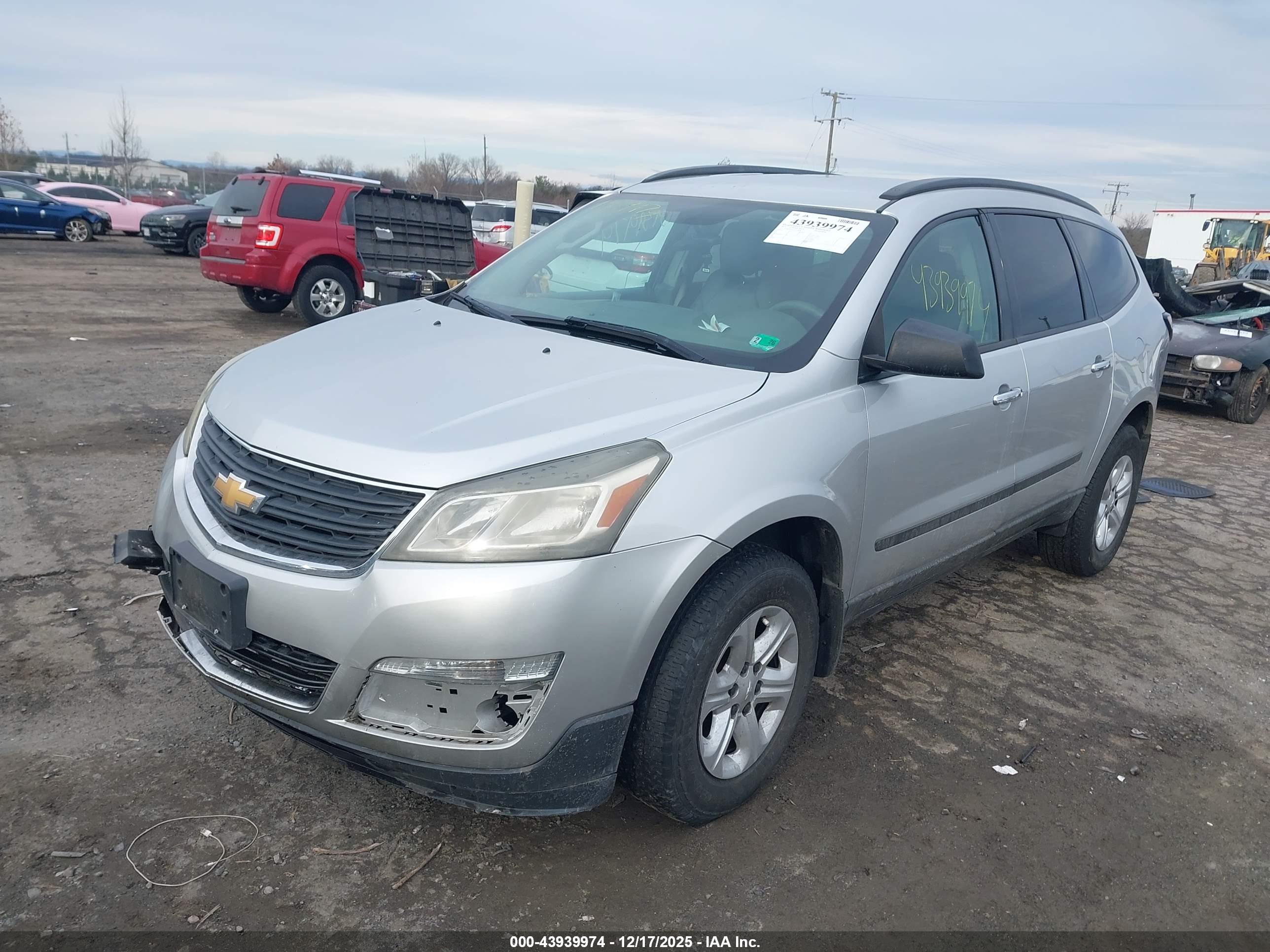 CHEVROLET TRAVERSE image 2