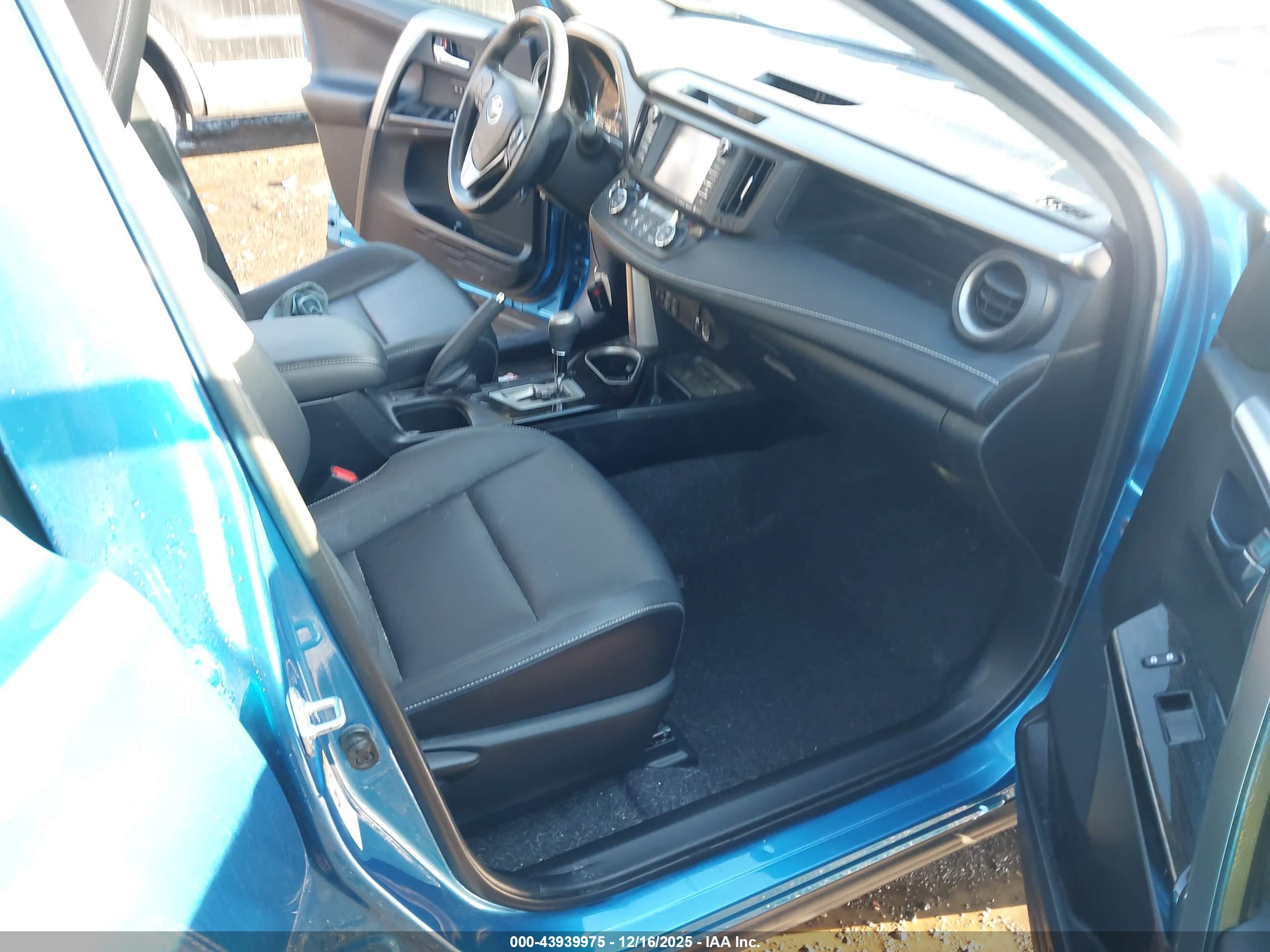 TOYOTA RAV4 image 5