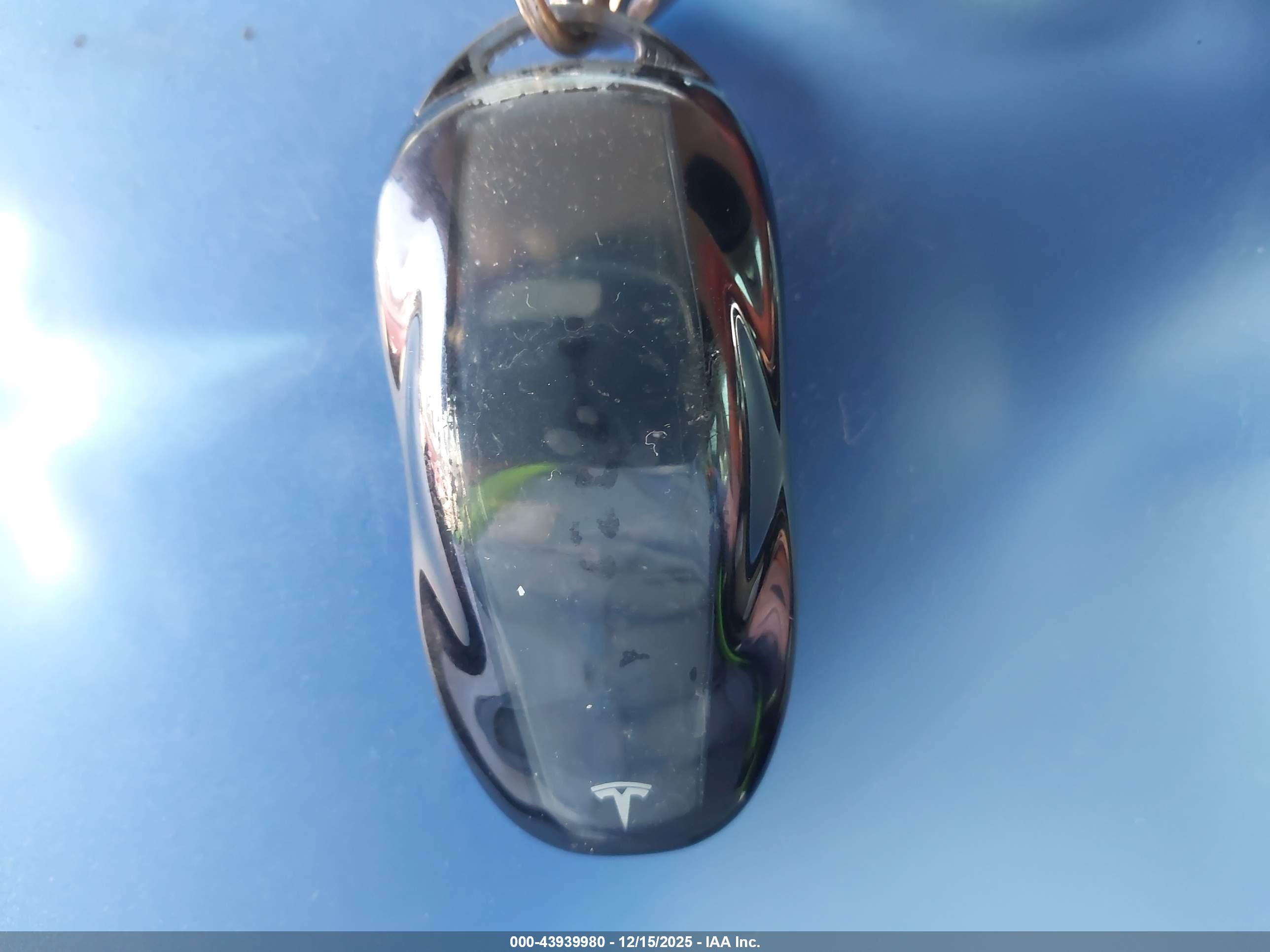TESLA MODEL image 11