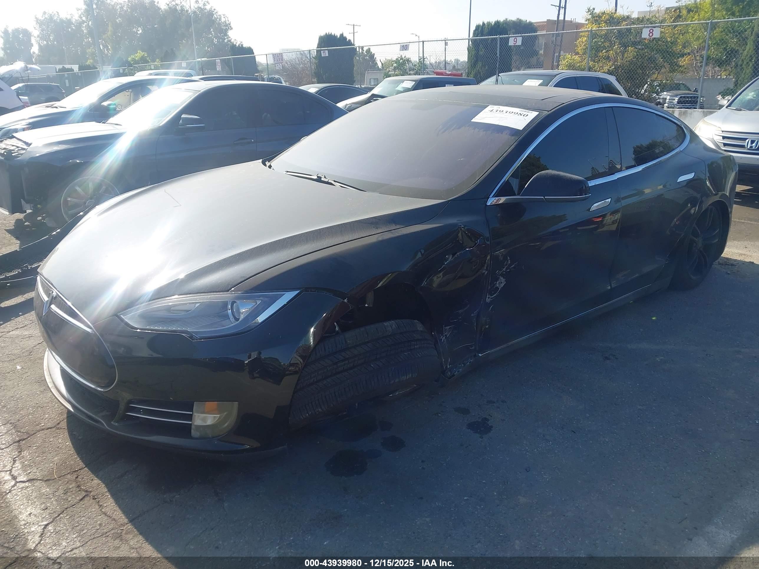 TESLA MODEL image 2
