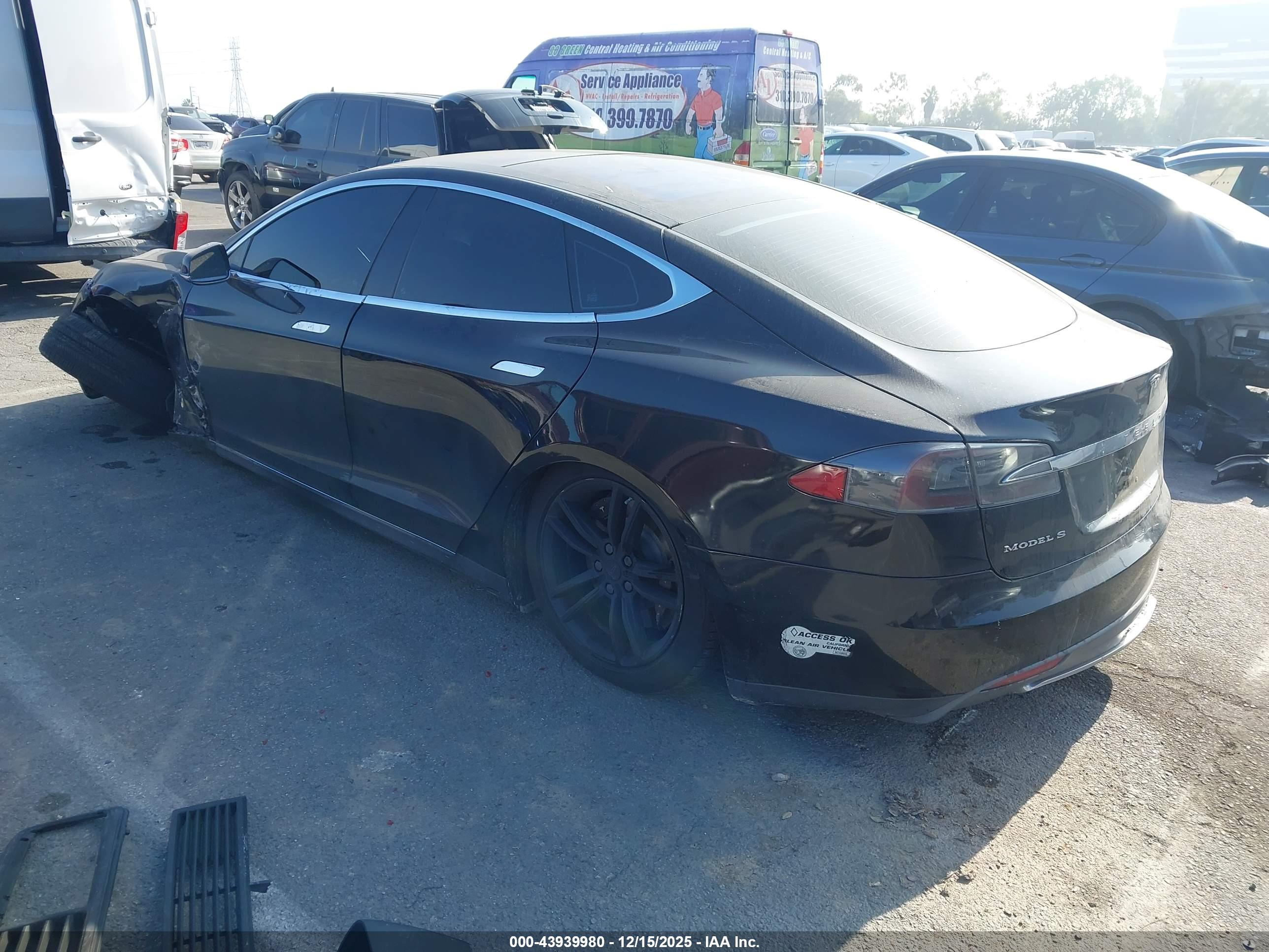 TESLA MODEL image 3