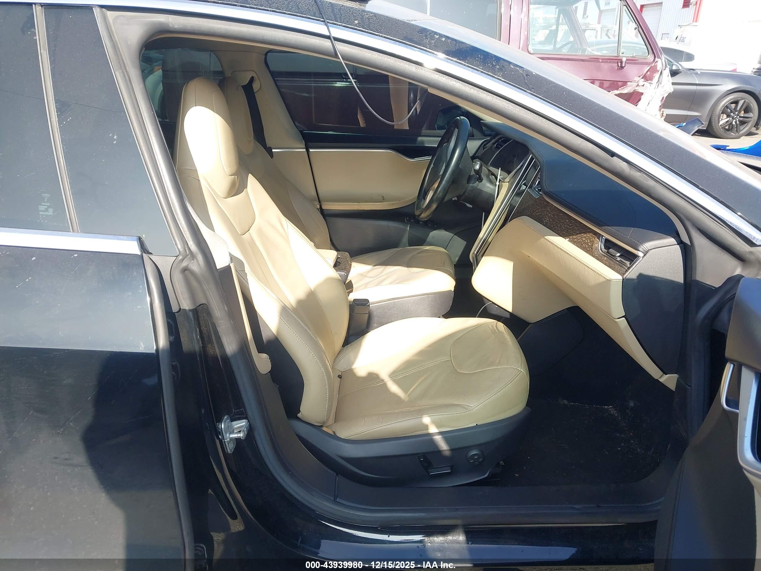 TESLA MODEL image 5
