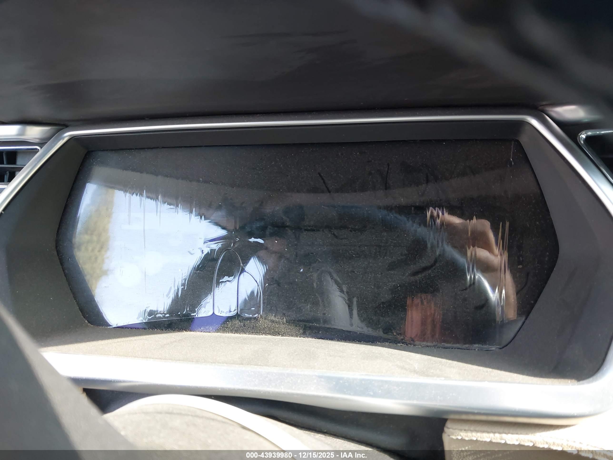 TESLA MODEL image 7