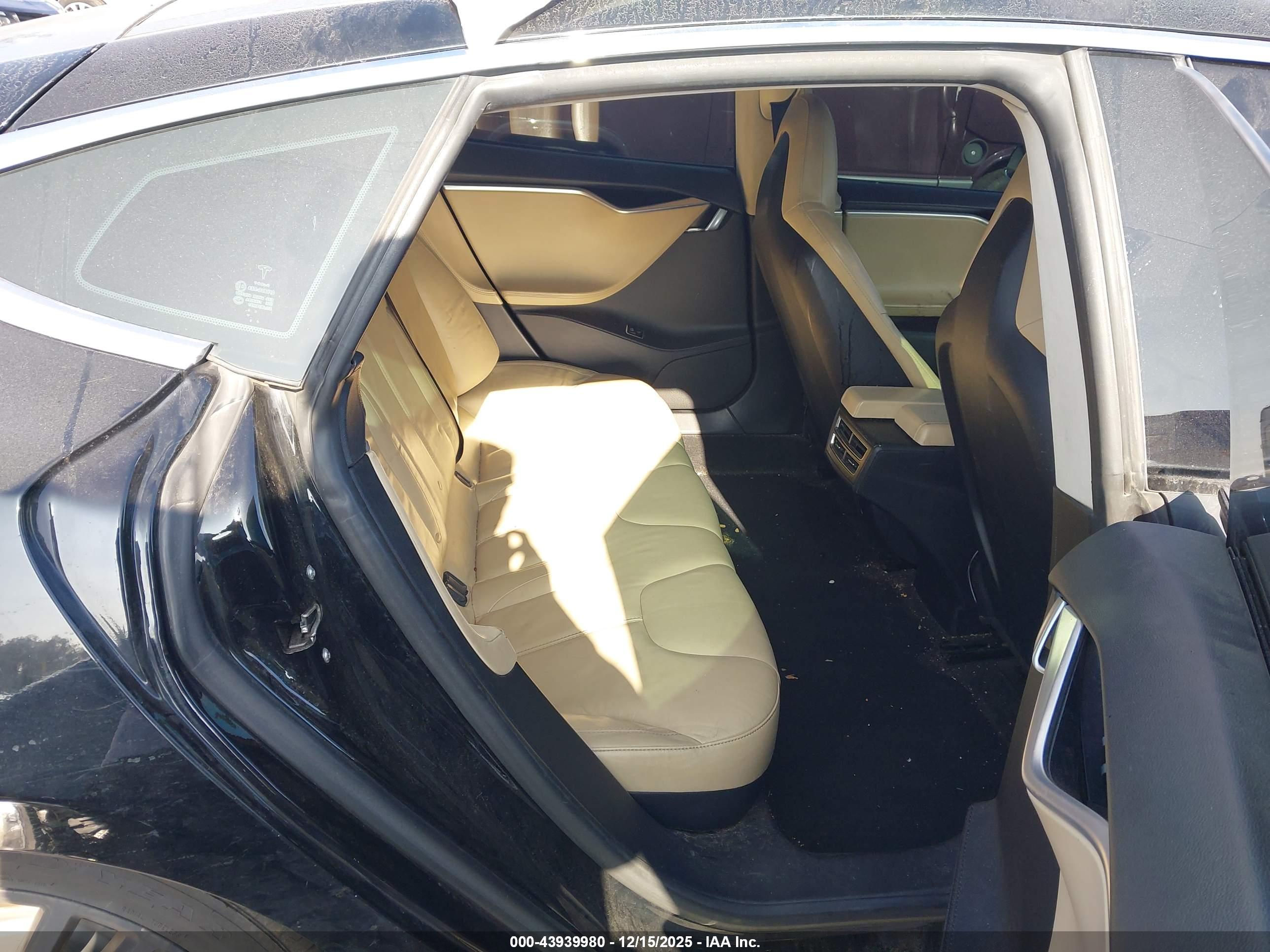 TESLA MODEL image 8