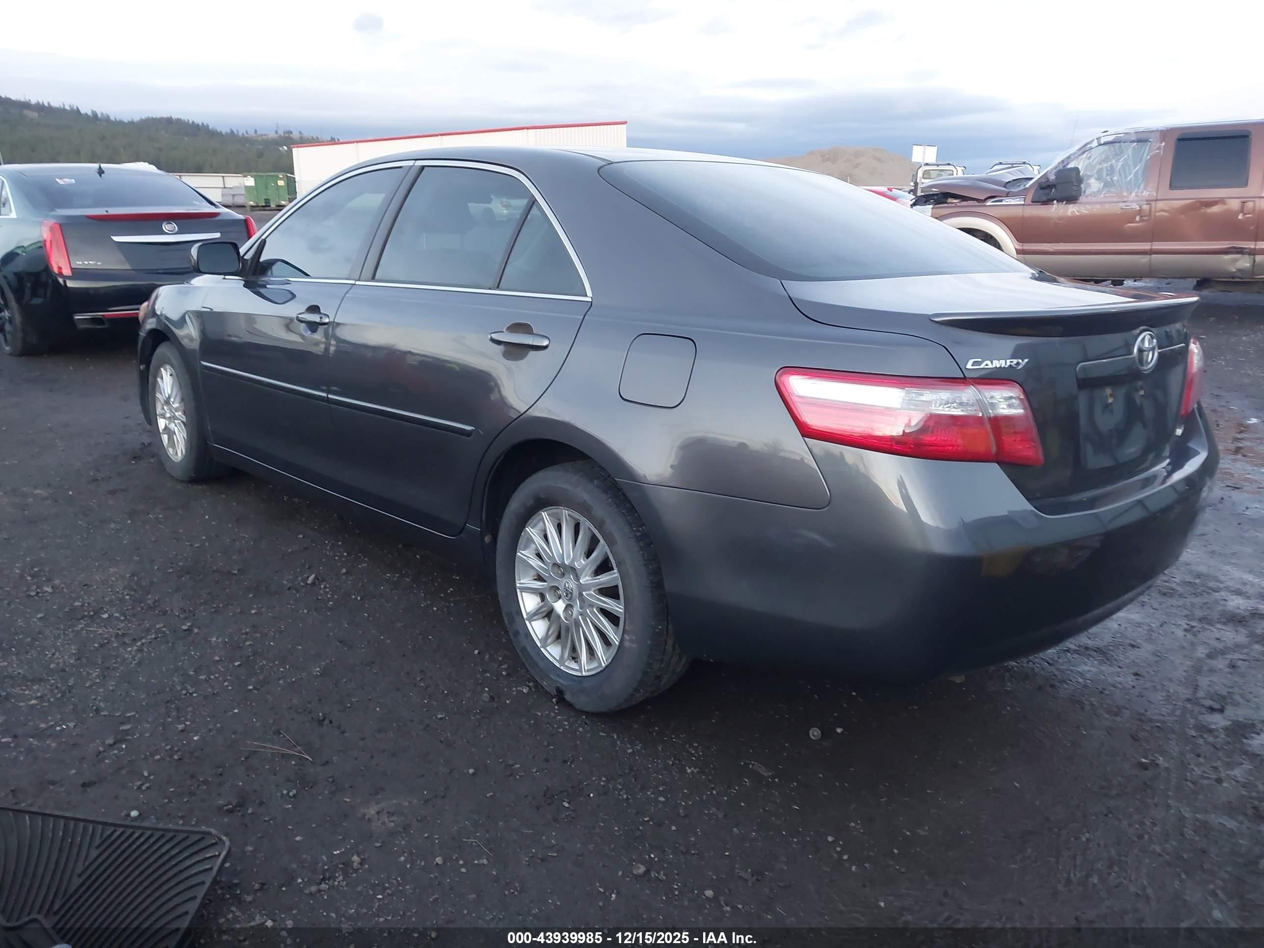 TOYOTA CAMRY image 3