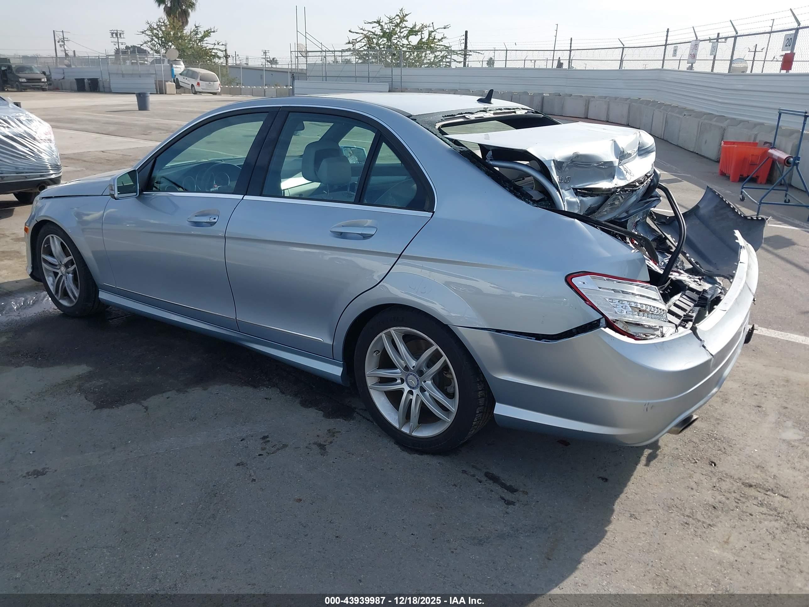 MERCEDES-BENZ C image 3