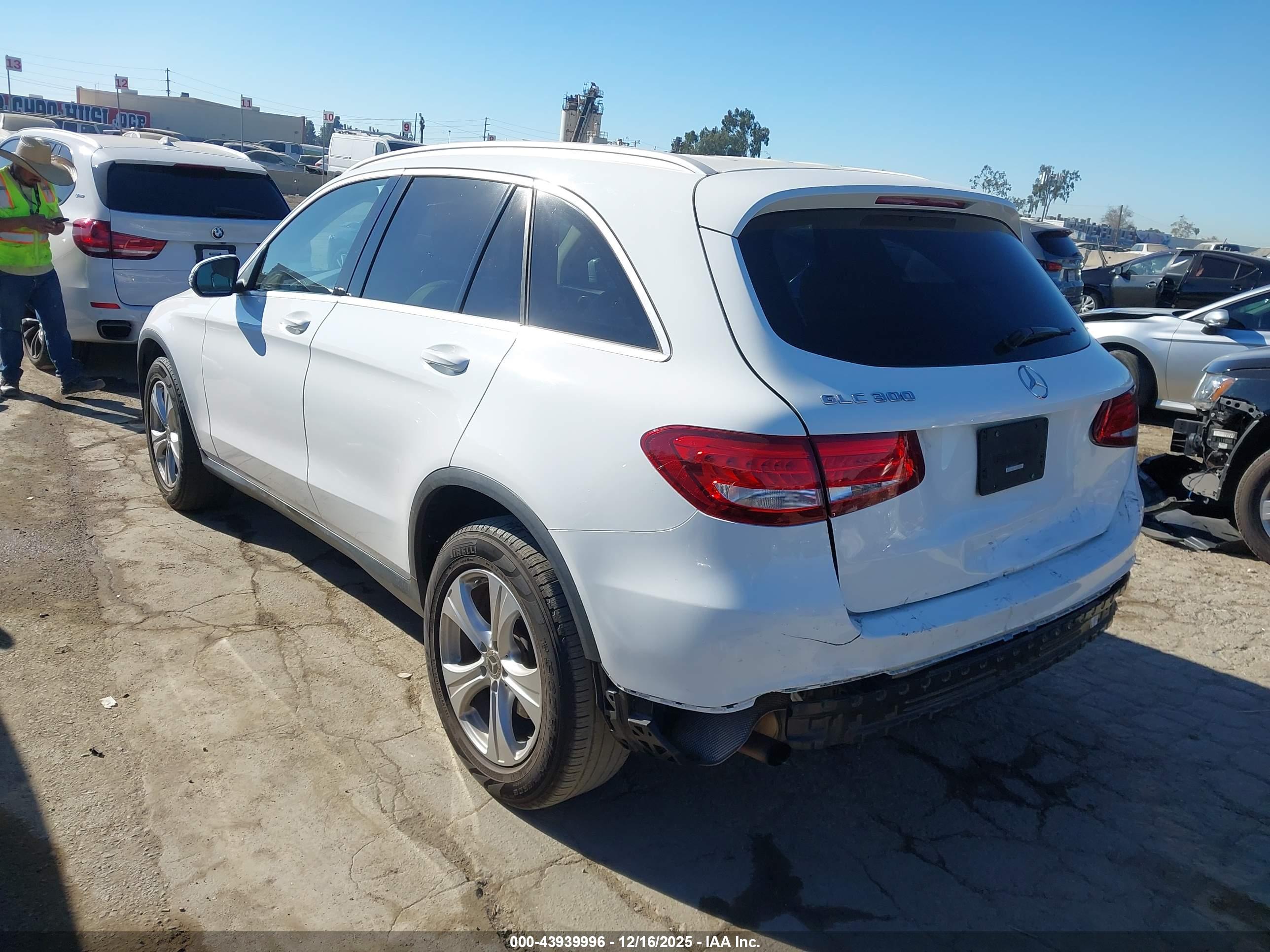 MERCEDES-BENZ GLC image 3