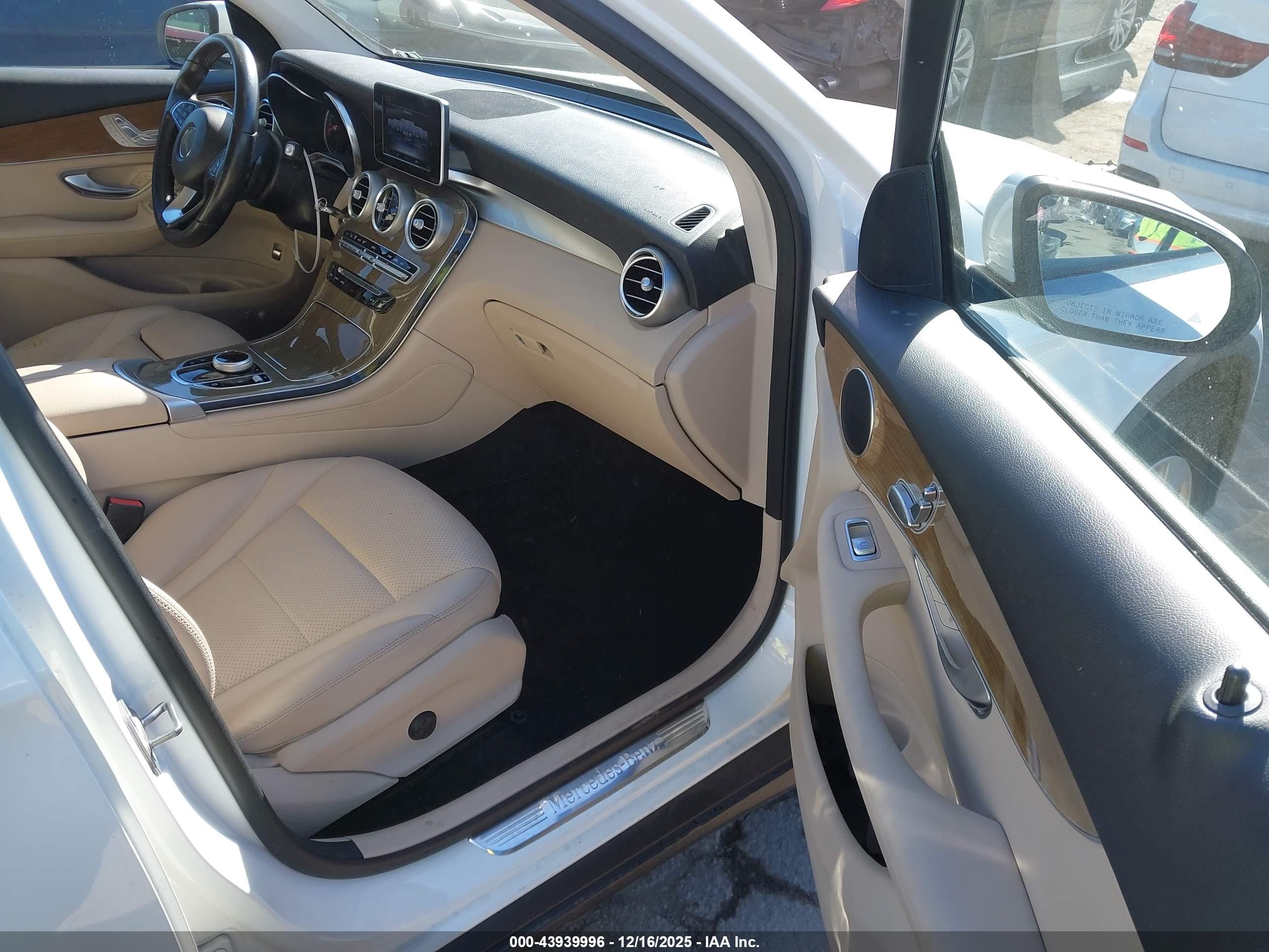 MERCEDES-BENZ GLC image 5