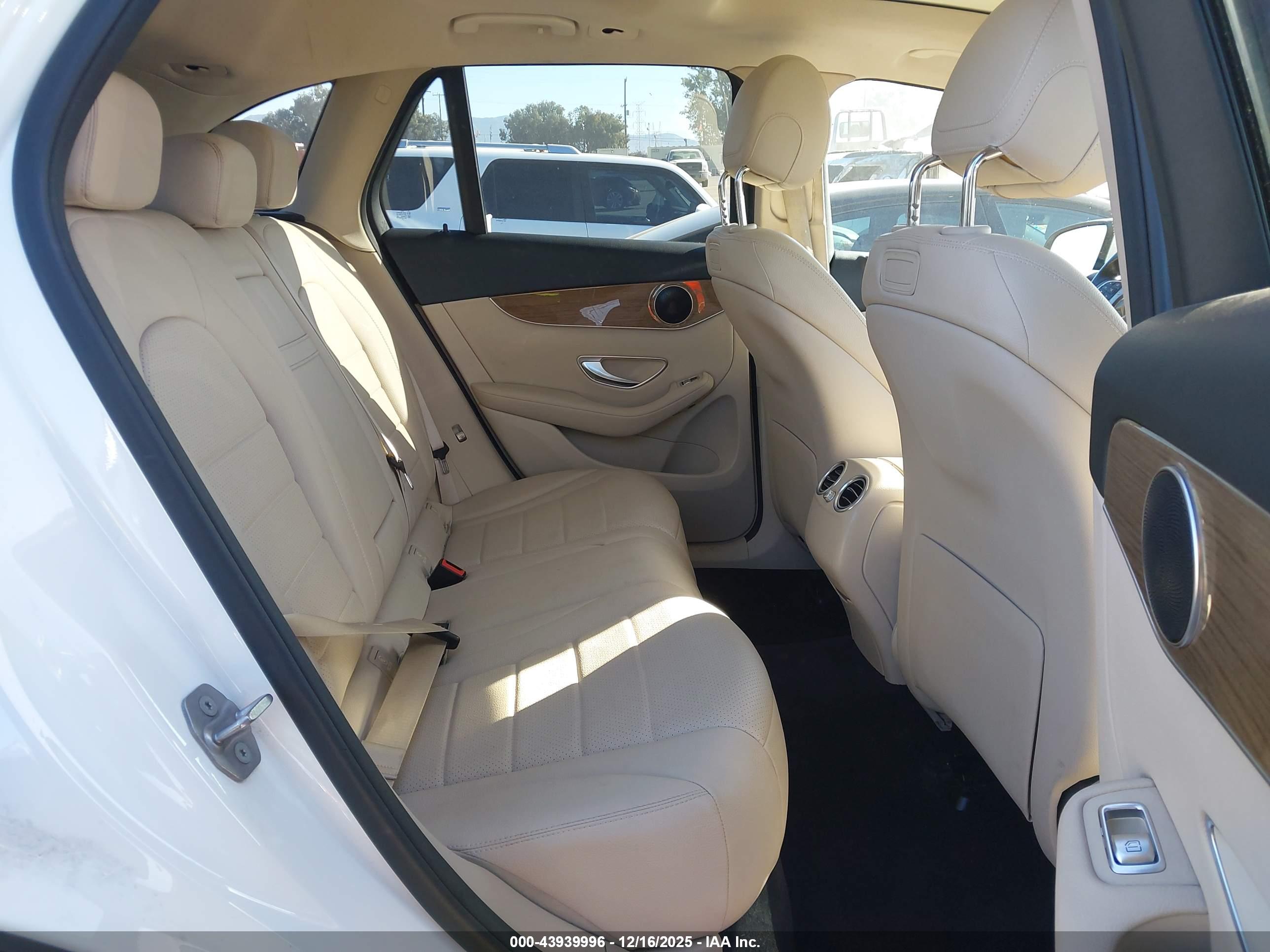 MERCEDES-BENZ GLC image 8