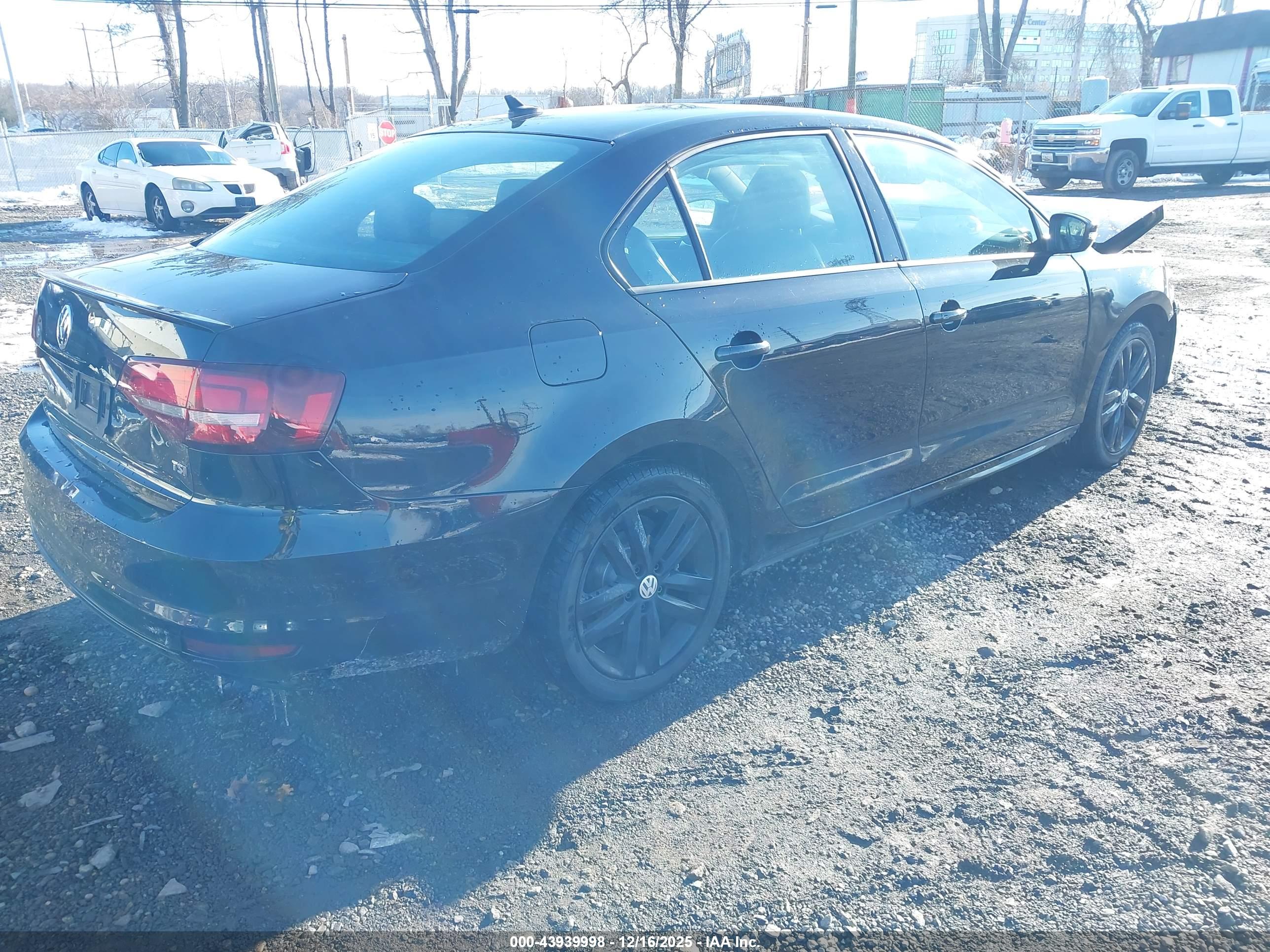 VOLKSWAGEN JETTA image 4