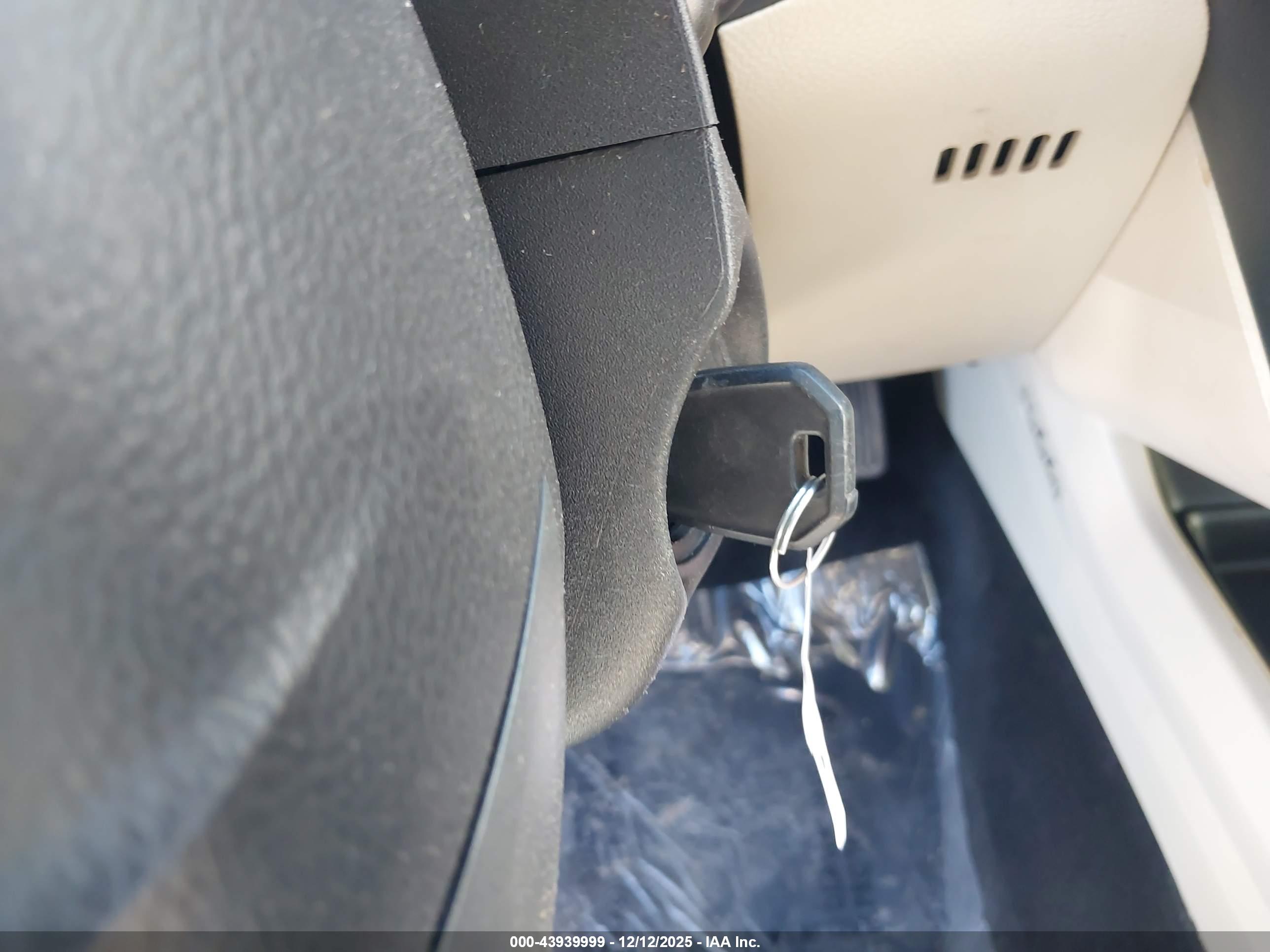 FORD FUSION image 11