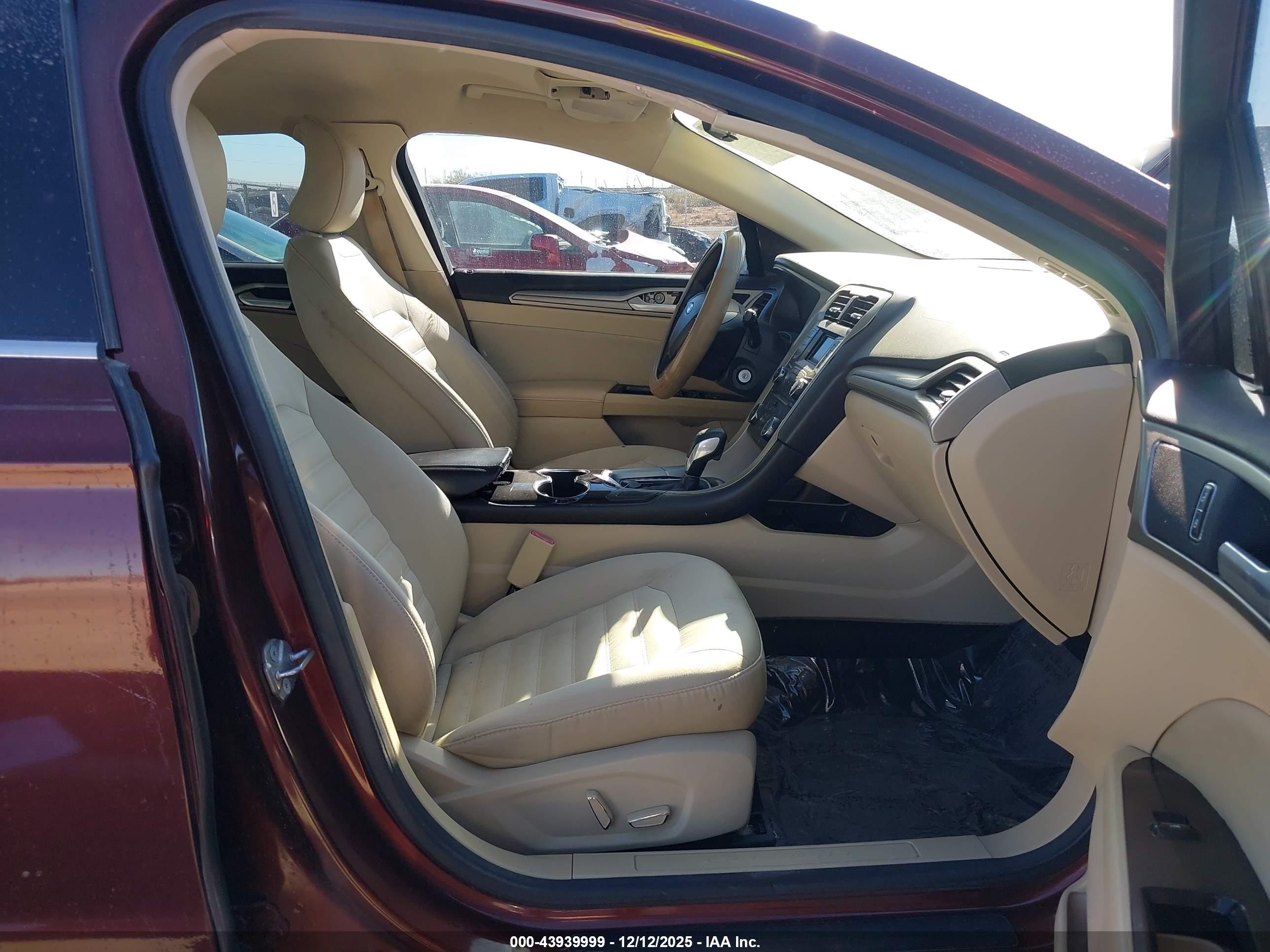 FORD FUSION image 5