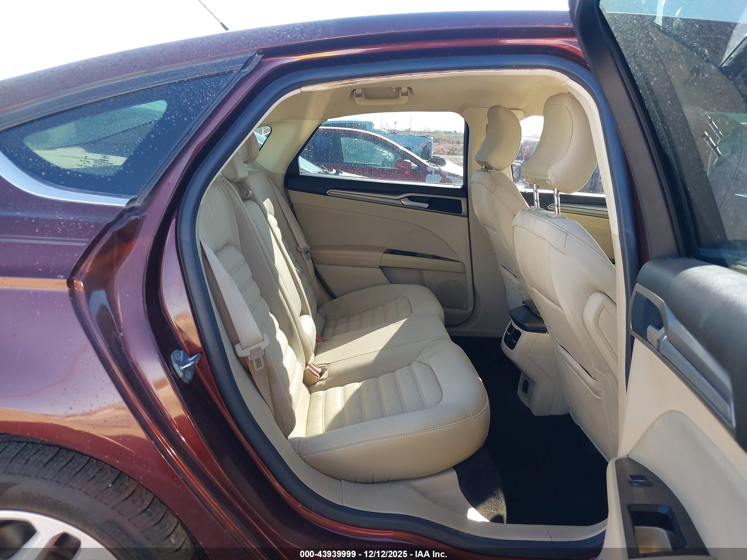 FORD FUSION image 8