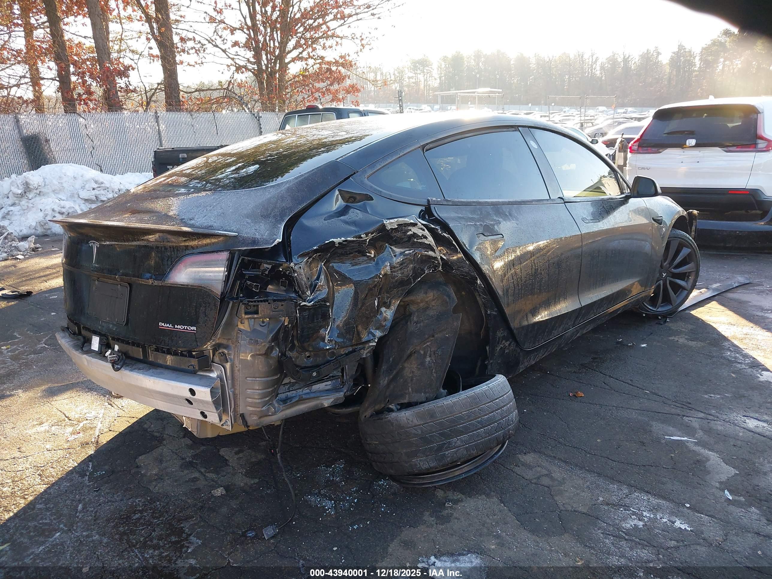 TESLA MODEL image 4