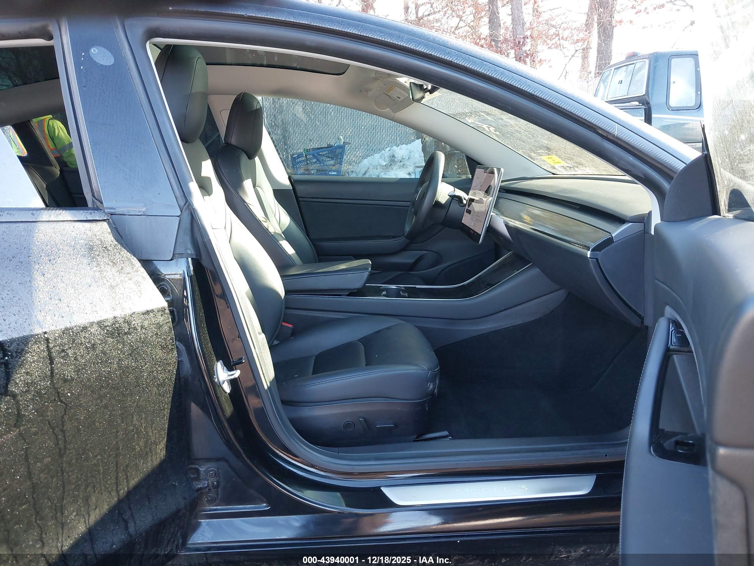 TESLA MODEL image 5