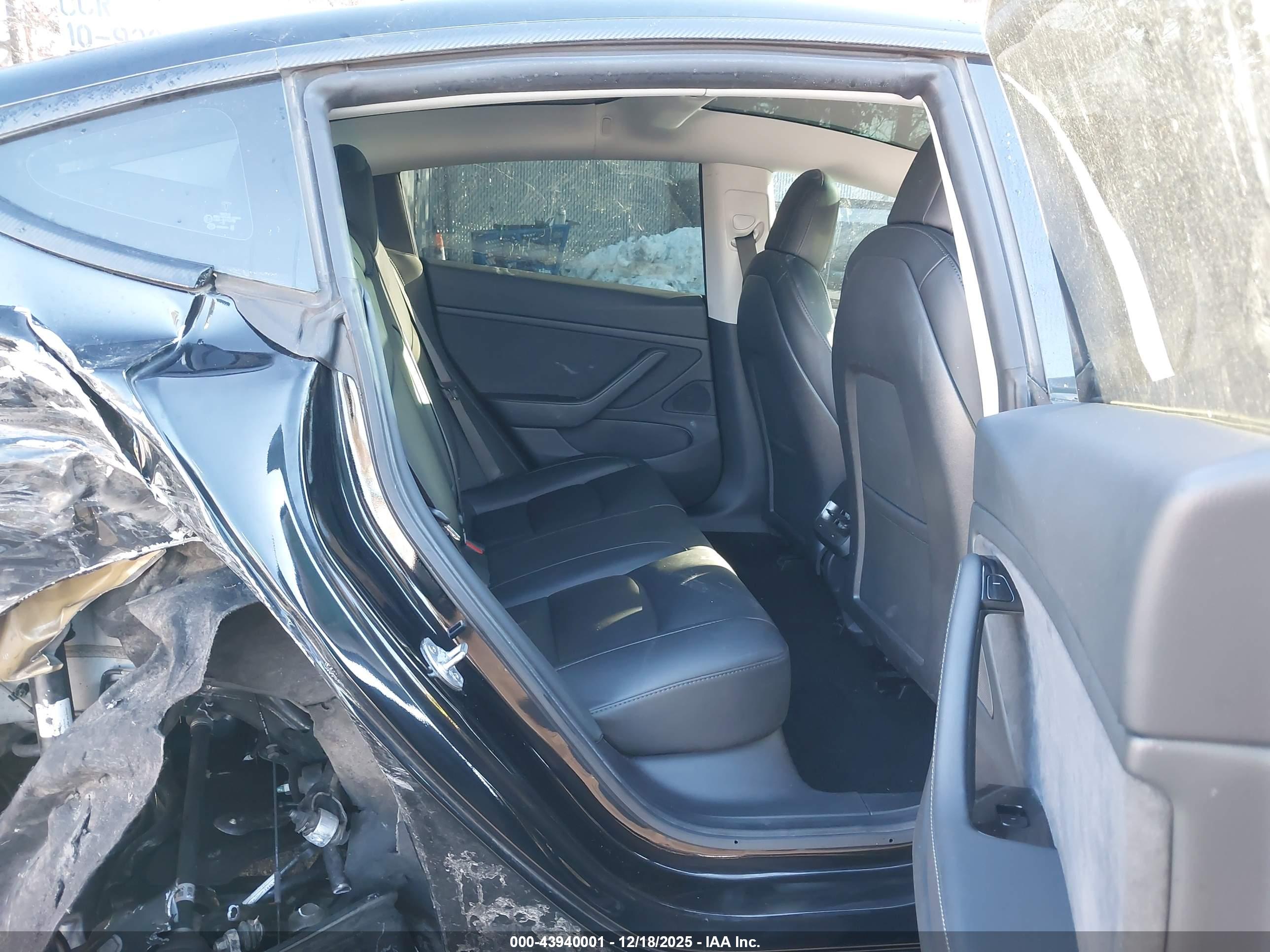 TESLA MODEL image 8