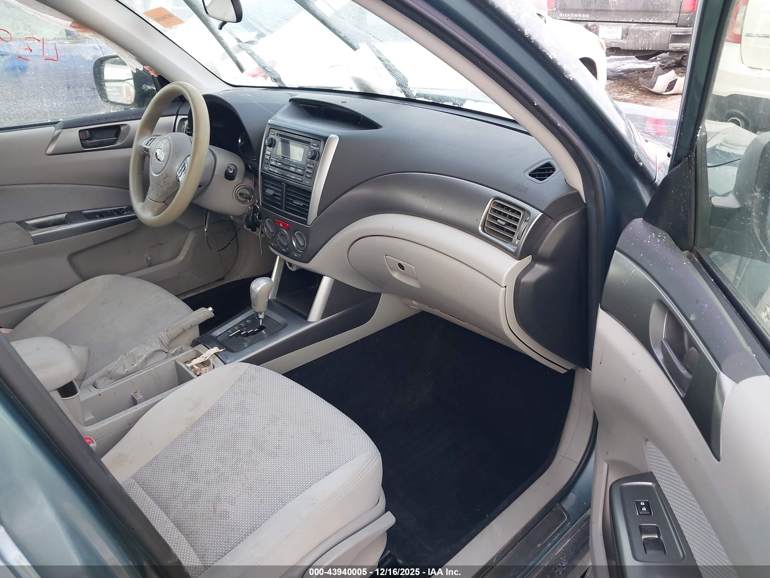 SUBARU FORESTER image 5