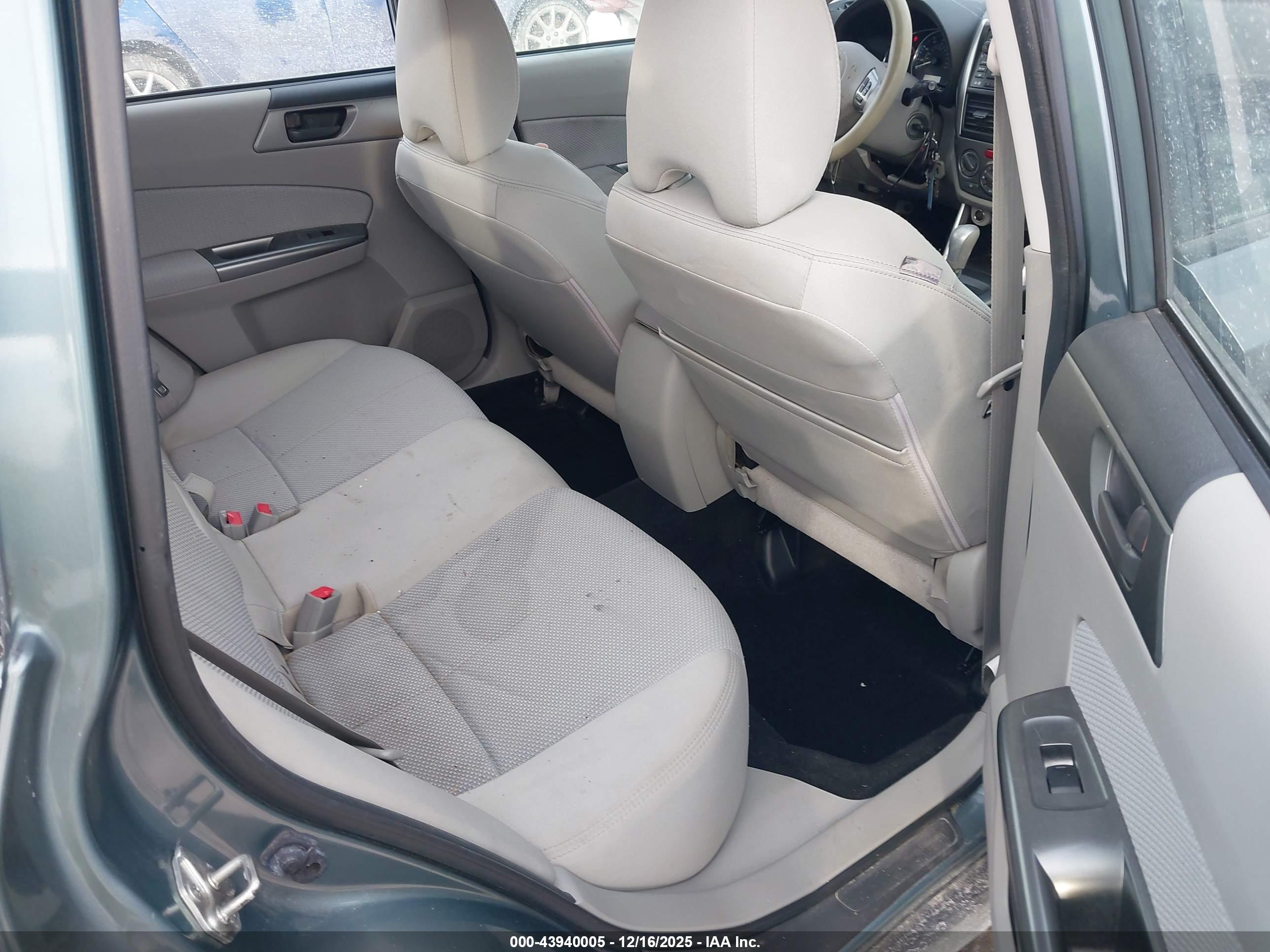 SUBARU FORESTER image 8