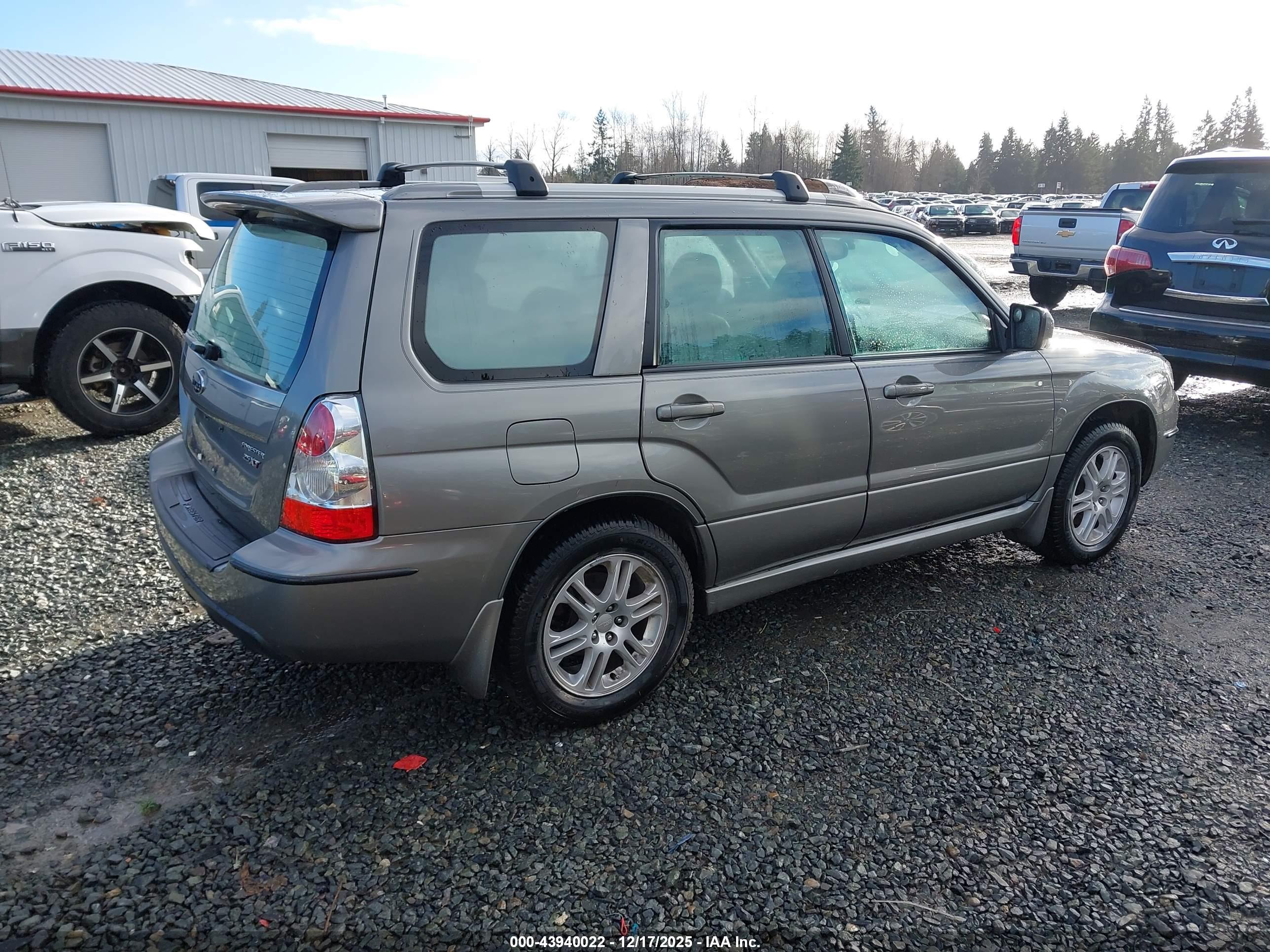 SUBARU FORESTER image 4
