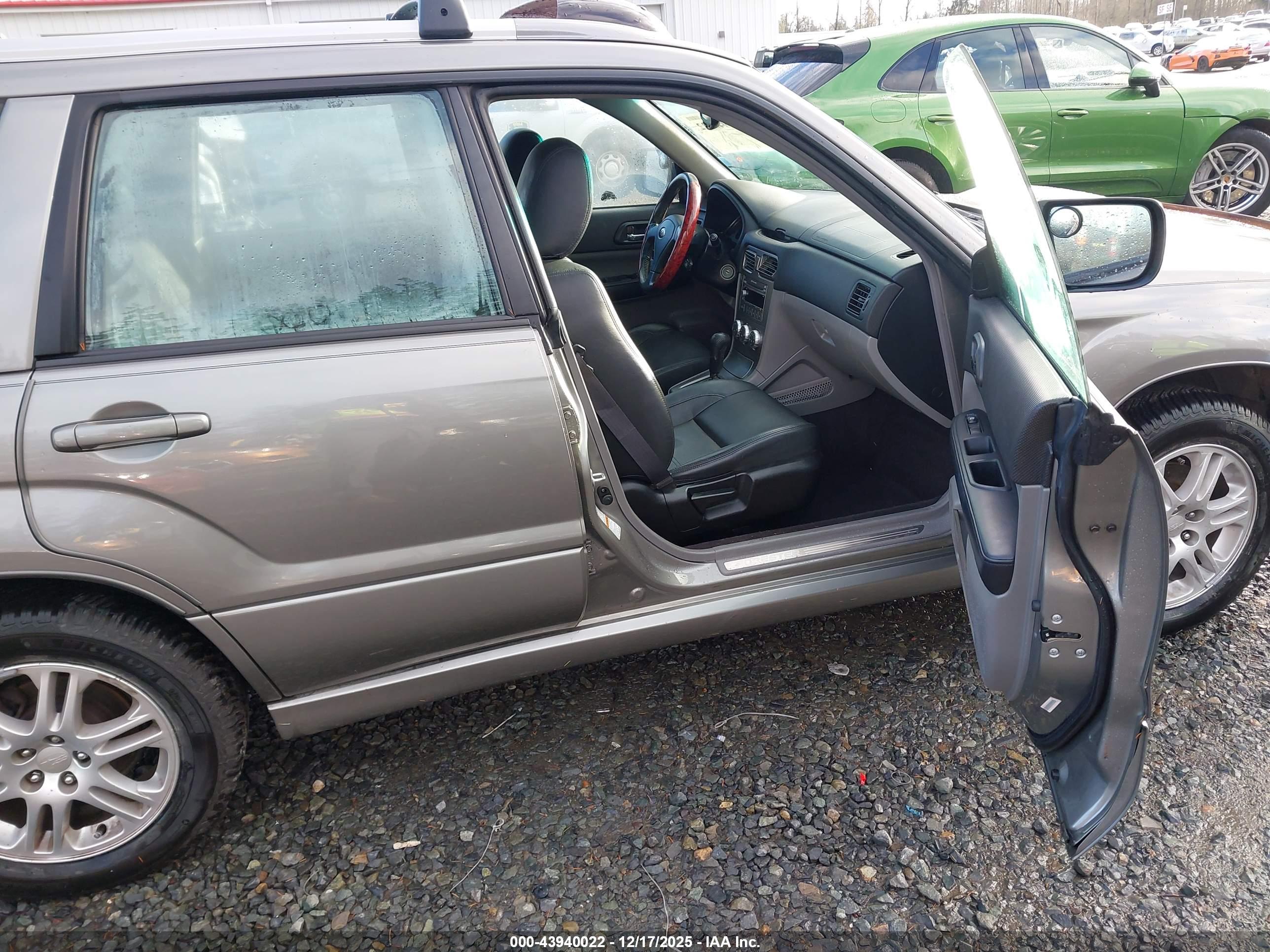 SUBARU FORESTER image 5