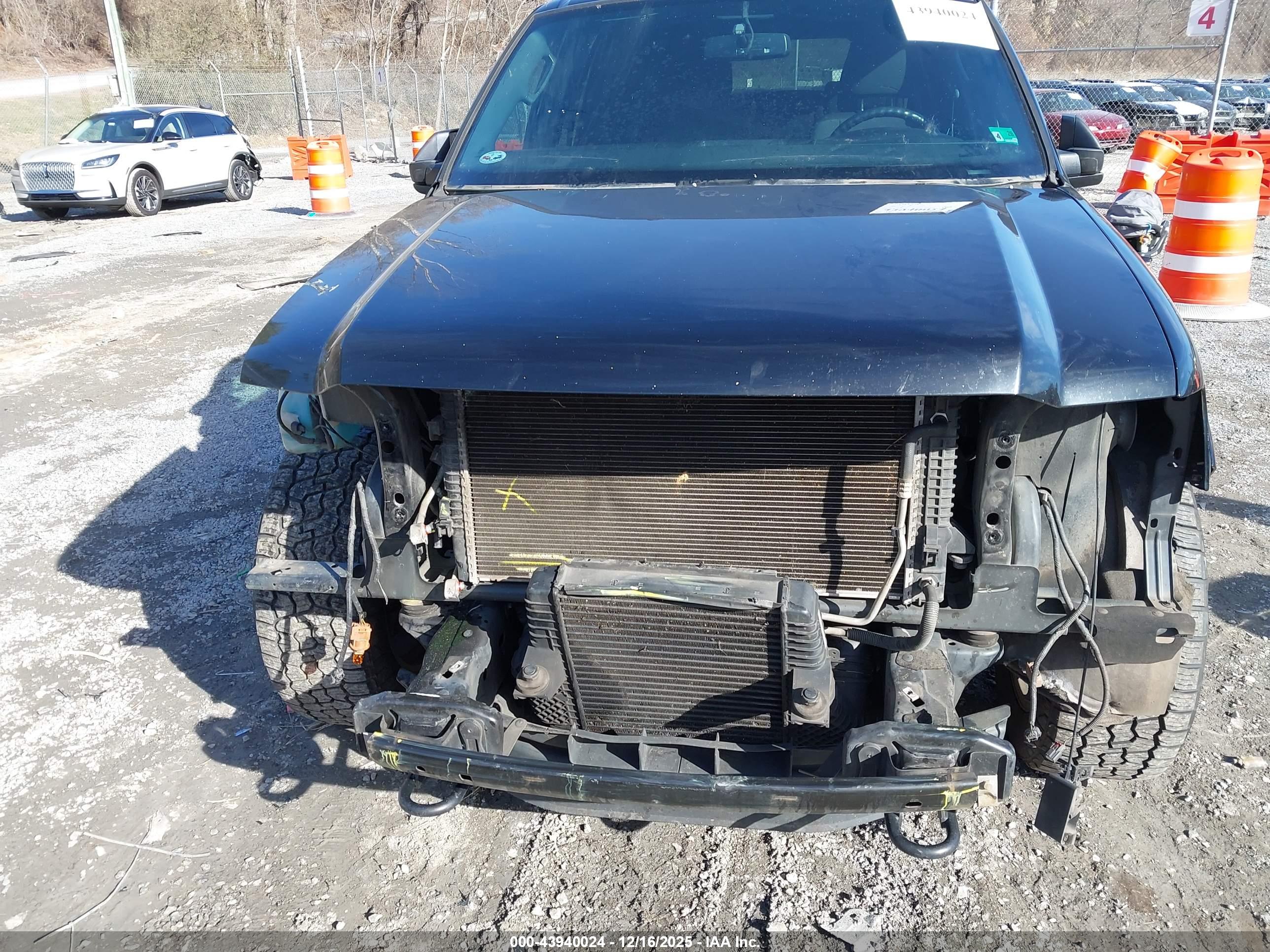 FORD EXPEDITION image 6