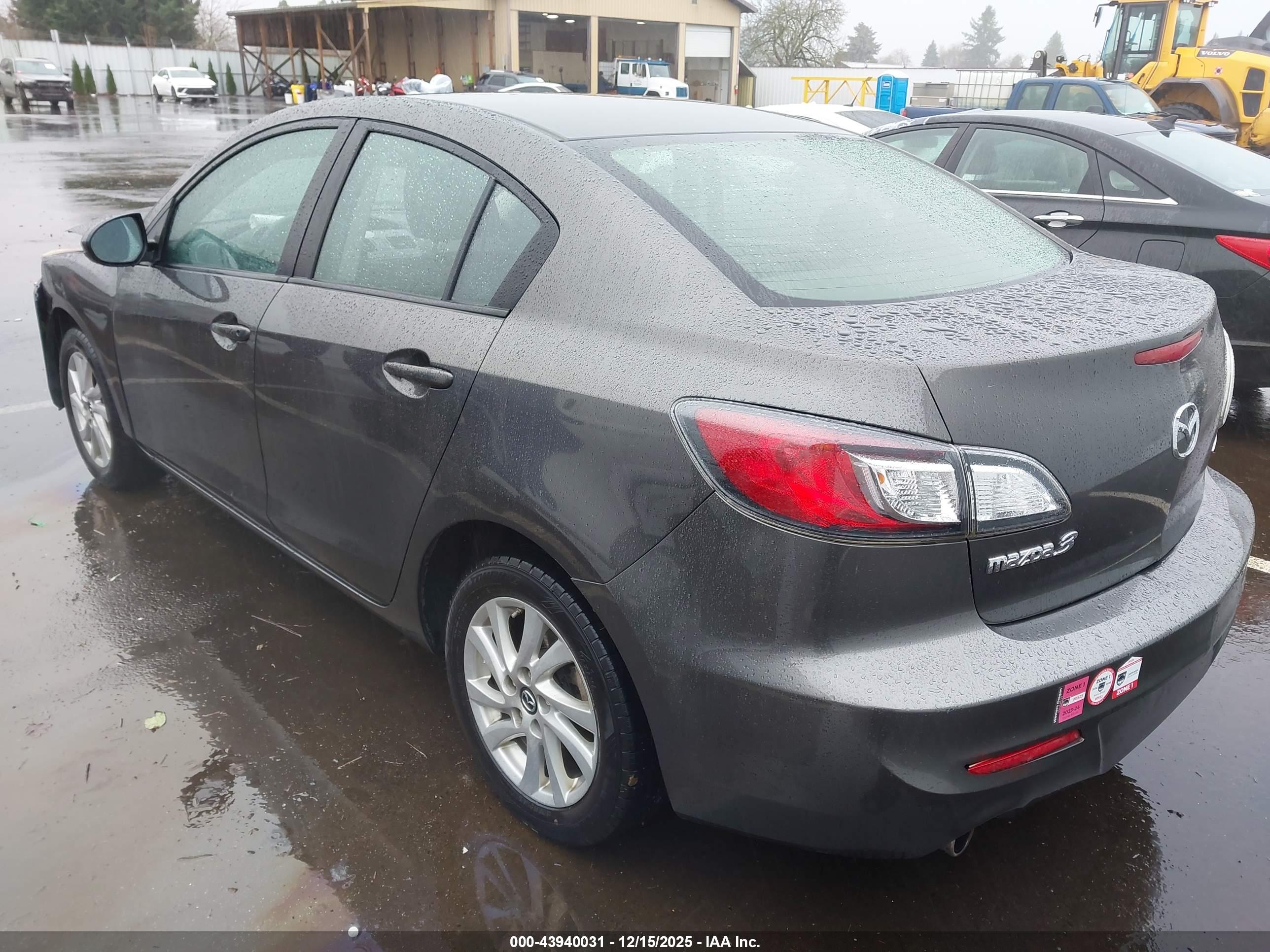 MAZDA MAZDA3 image 3