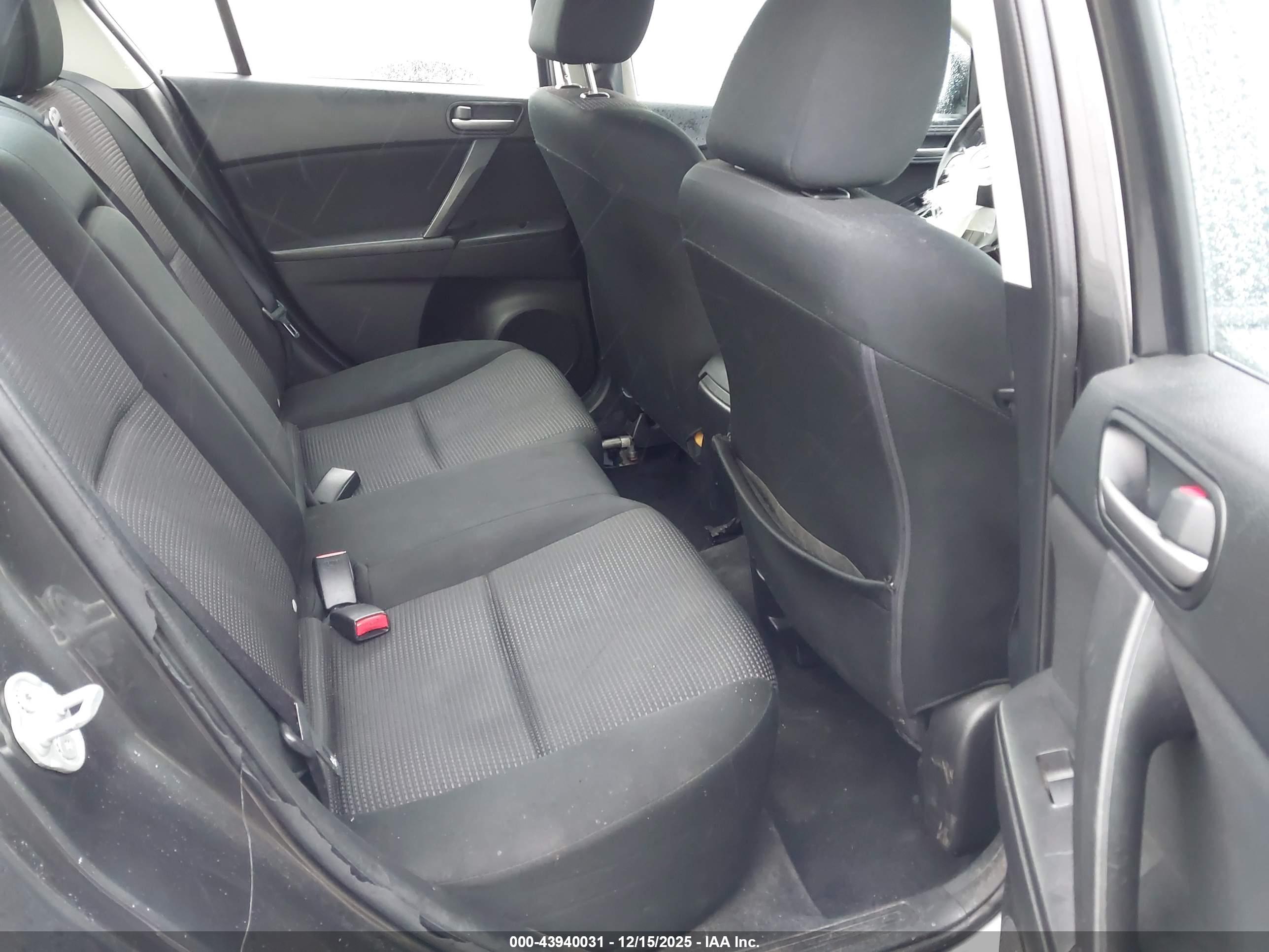 MAZDA MAZDA3 image 8