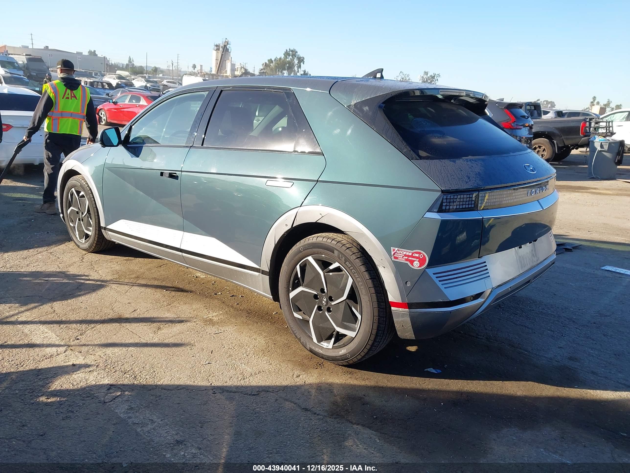 HYUNDAI IONIQ image 3